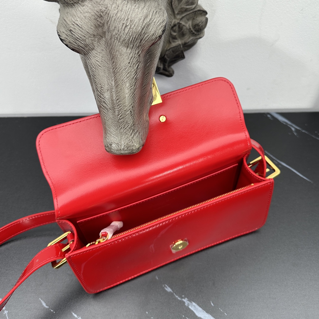D*or miss D*or allover bag-22*11*6cm