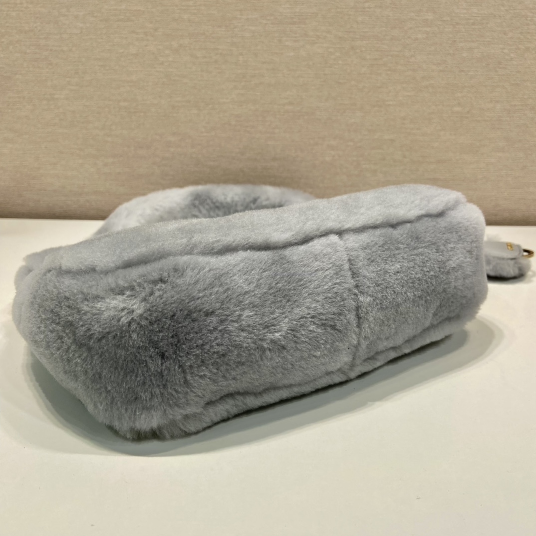 Pra*a system hobo bag-23*17*8cm