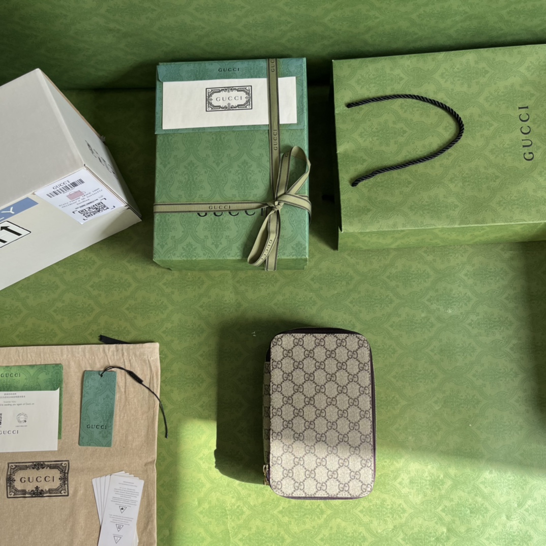 G*u*i pouch-22*8*14cm