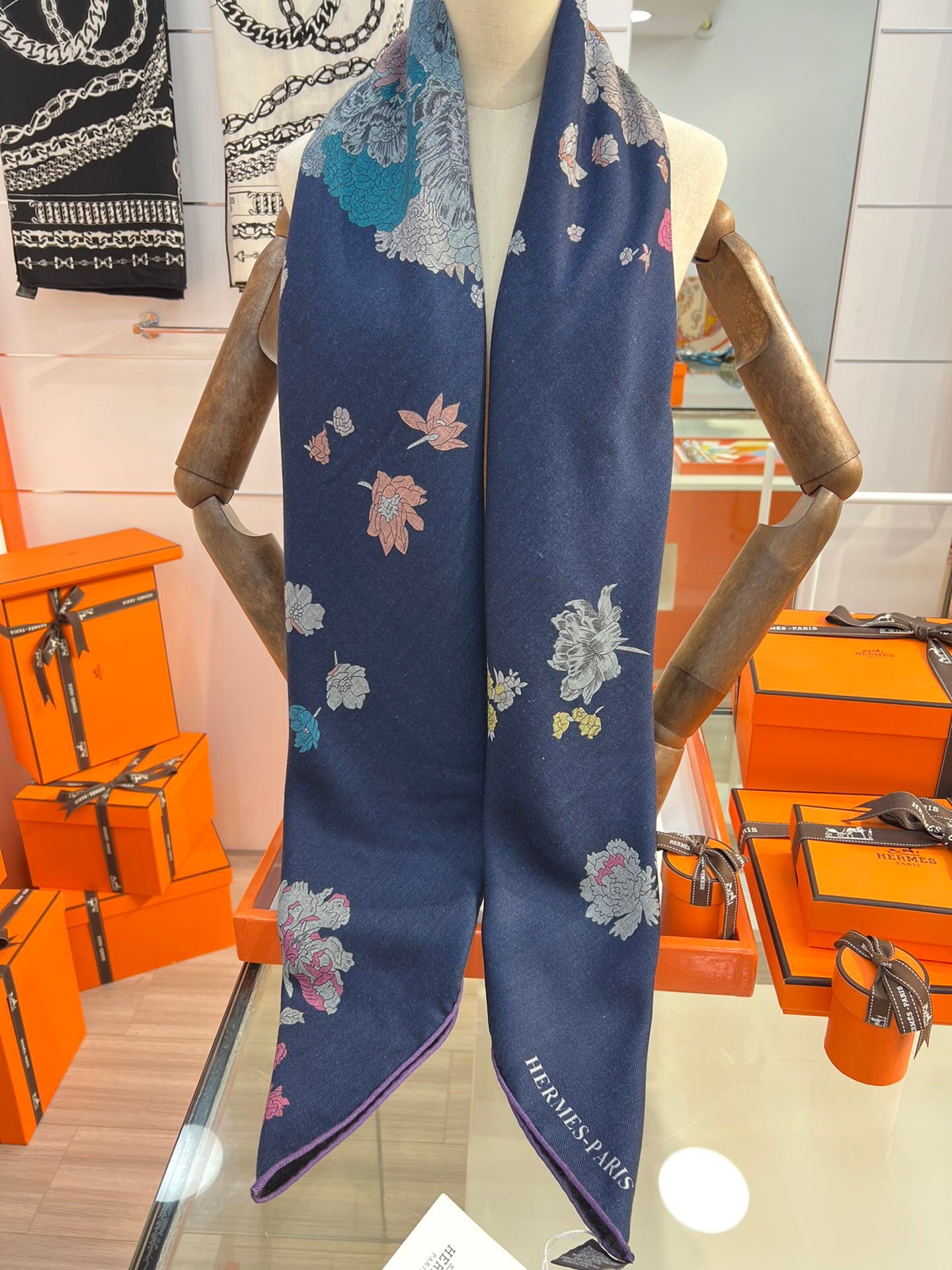 H**mes shawls-140*140cm