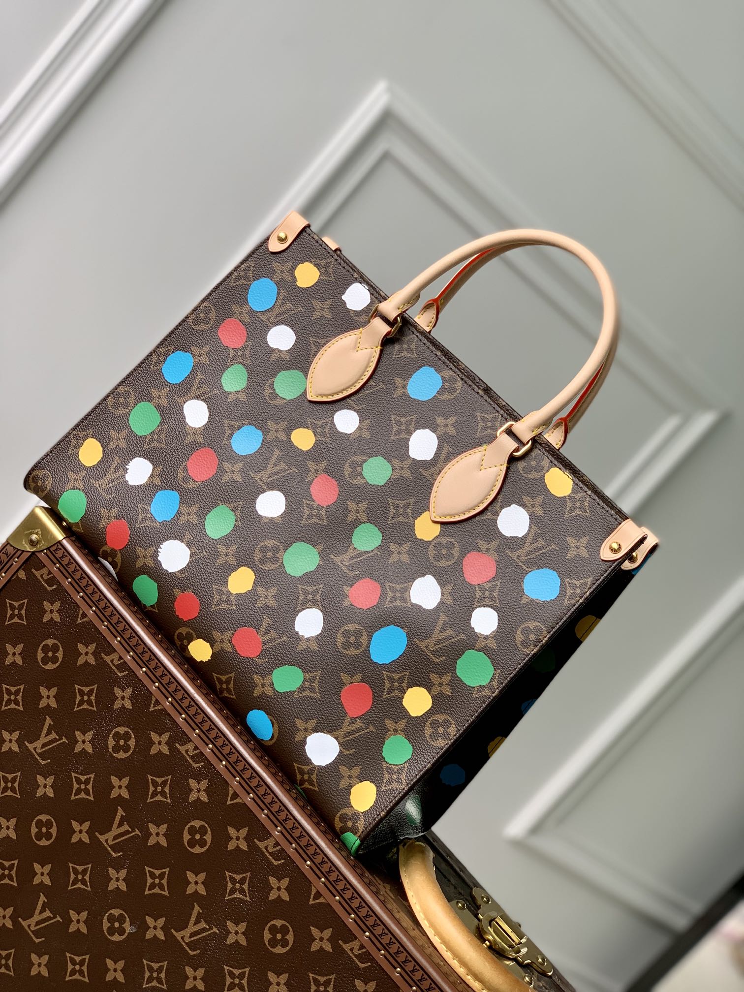 l0*is V*t0n x ykonthego handbag-35 x 27 x 14 cm