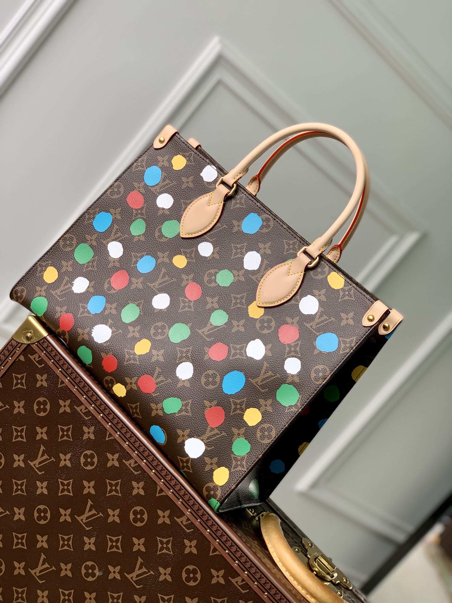 l0*is V*t0n x ykonthego handbag-35 x 27 x 14 cm