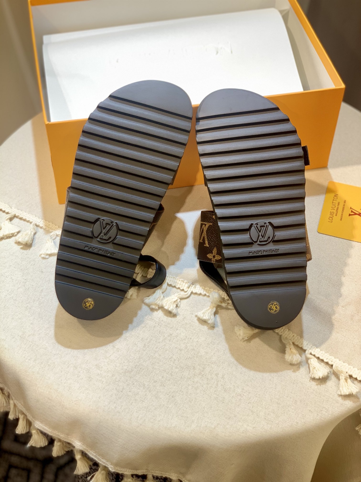l0*is V*t0n sandals