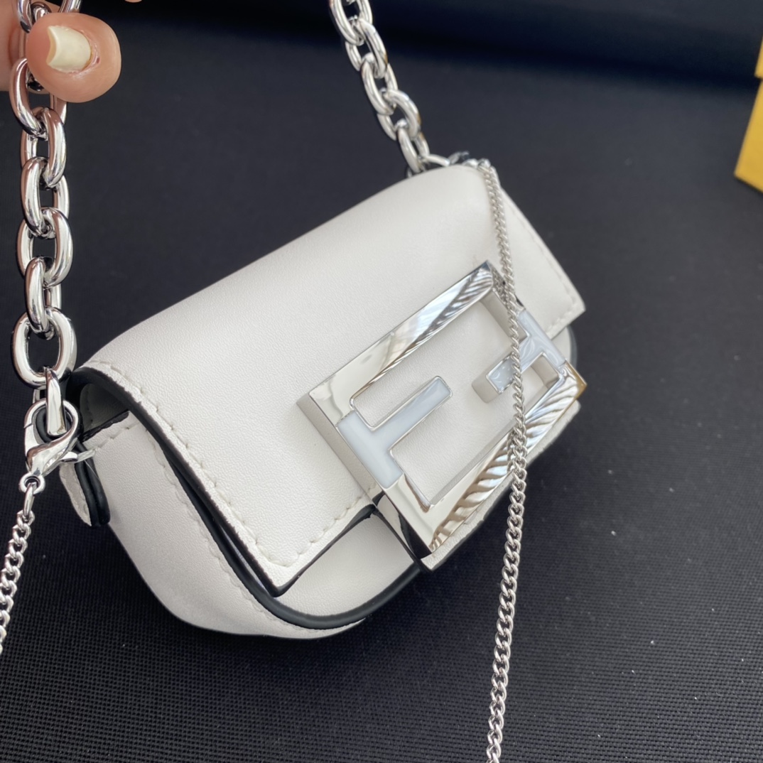 f**di&T*f*ny baguette bag-11×6.5×2.5cm