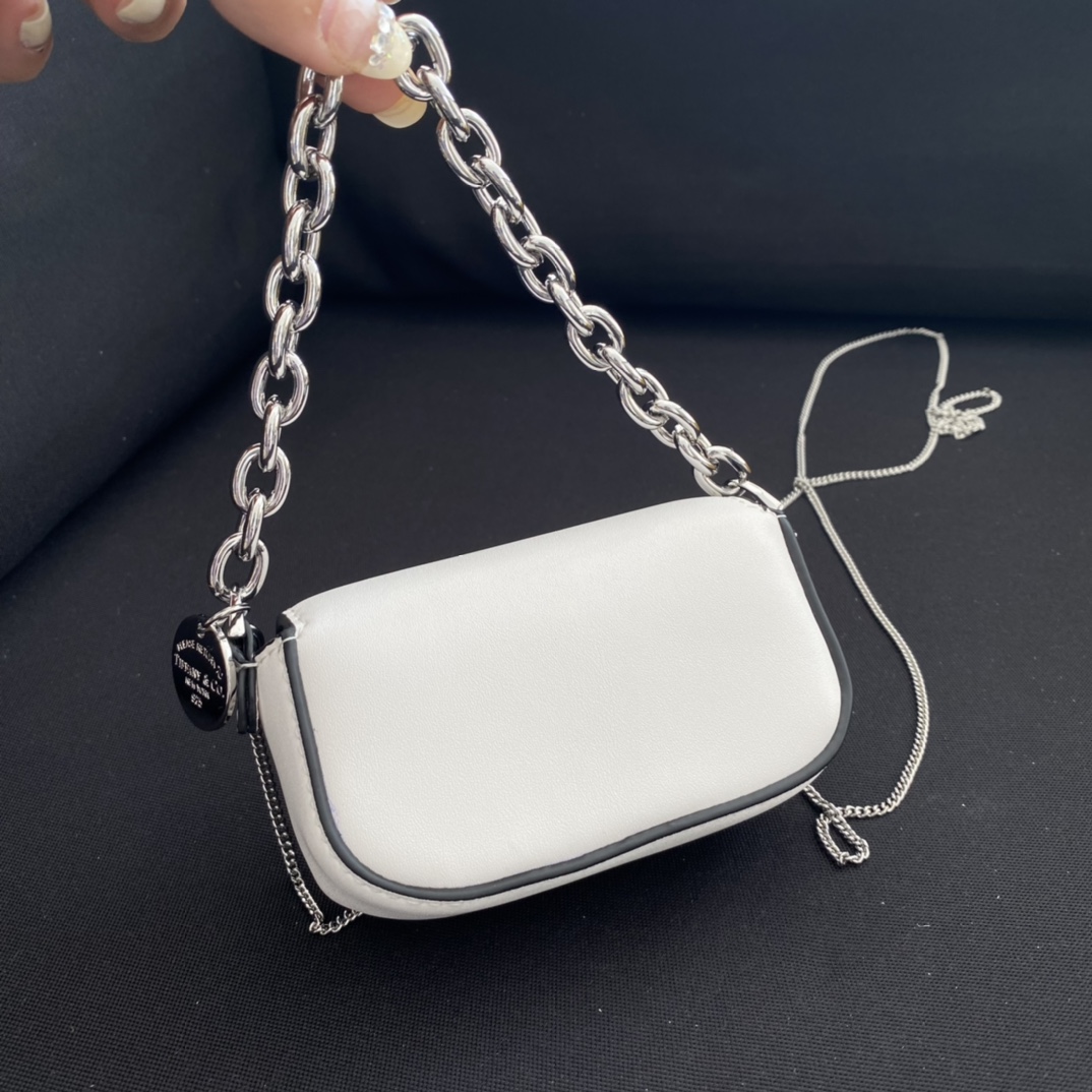 f**di&T*f*ny baguette bag-11×6.5×2.5cm