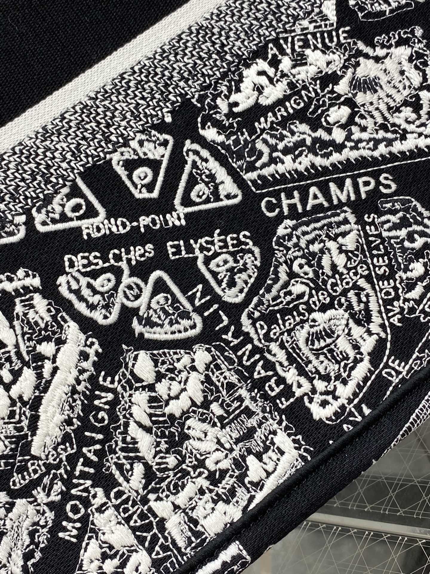 D*or book tote