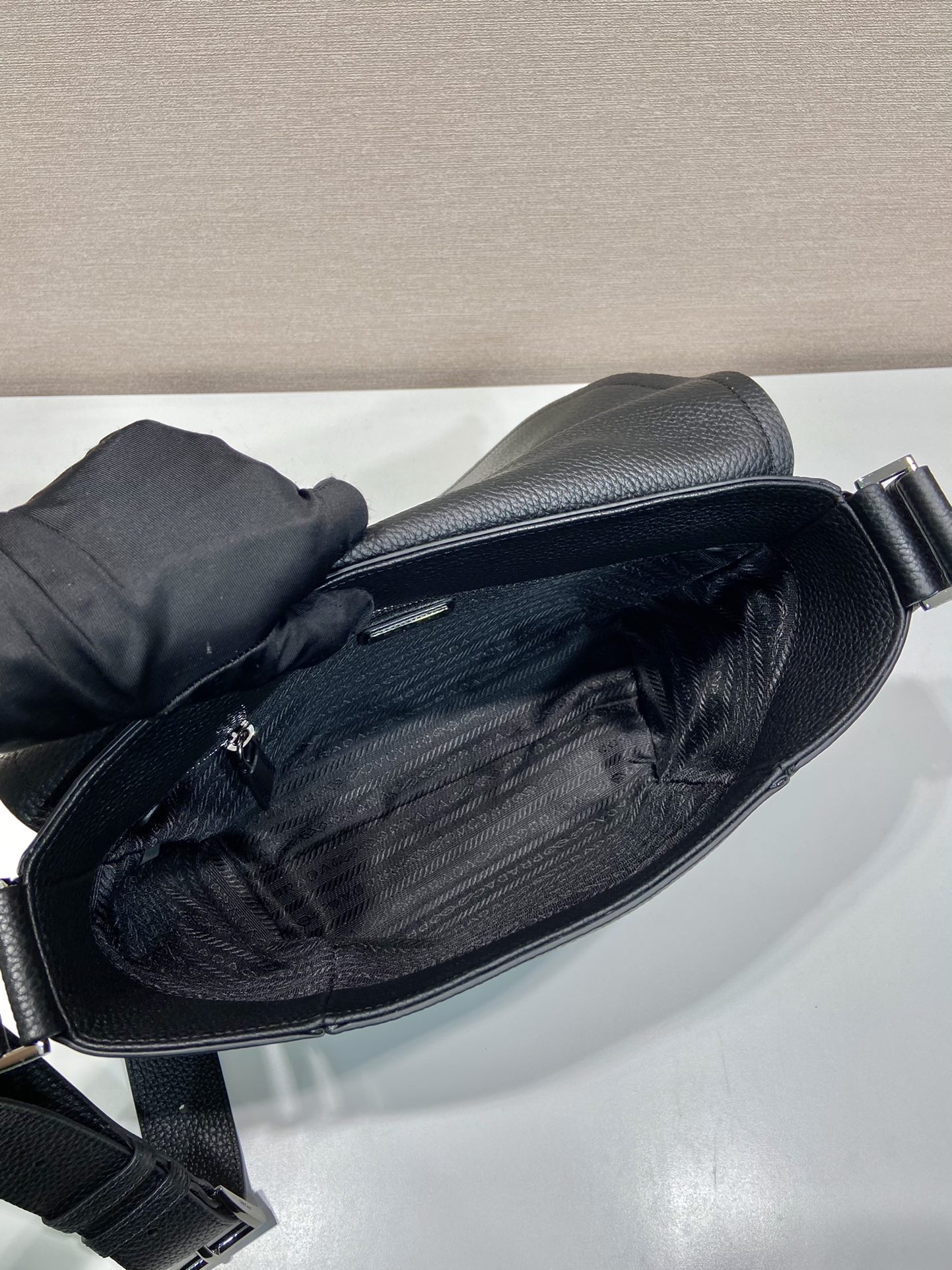 Pra*a 2vd056 messenger bag-22*2212cm