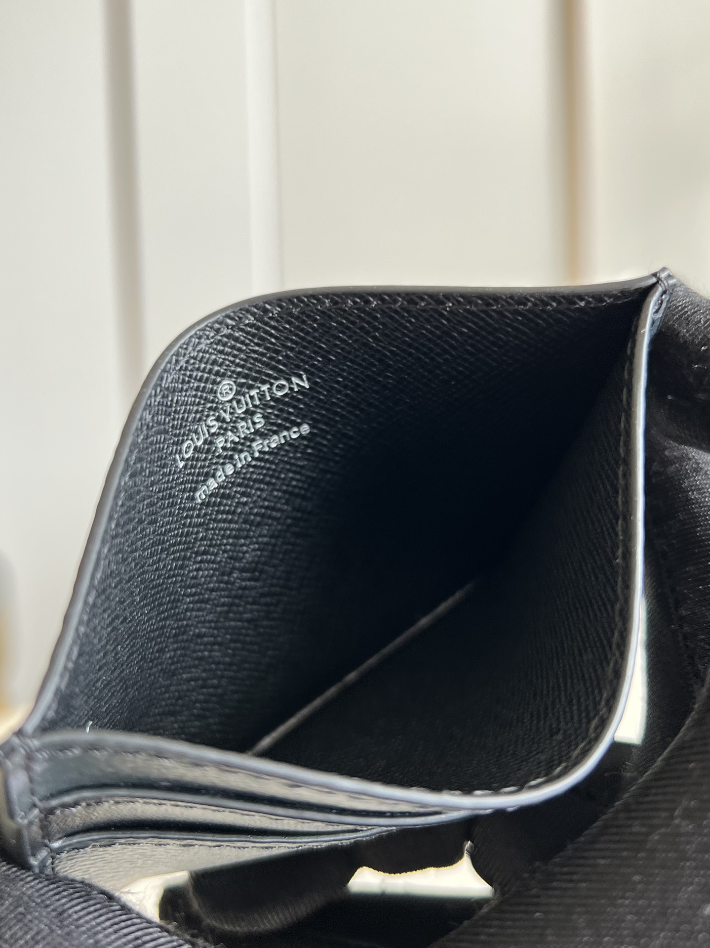 l0*is V*t0n wallet-m62170-11.0x 7.0x 0.6cm
