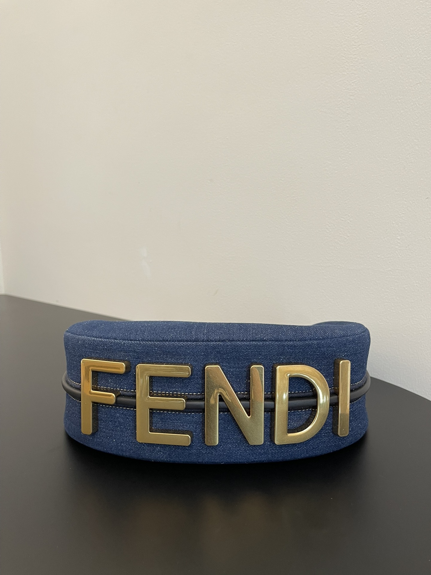 F**di praphy-29x24.5x10cm