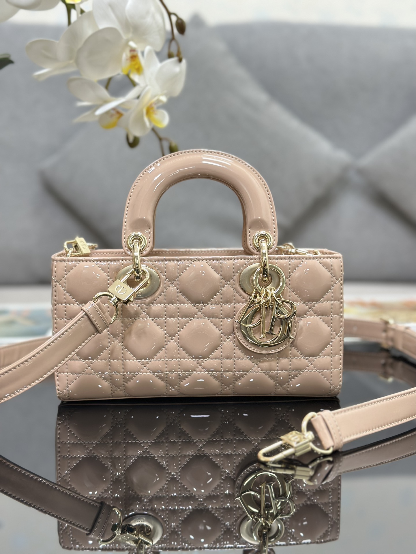lady D*or handle bag-22*12*6cm