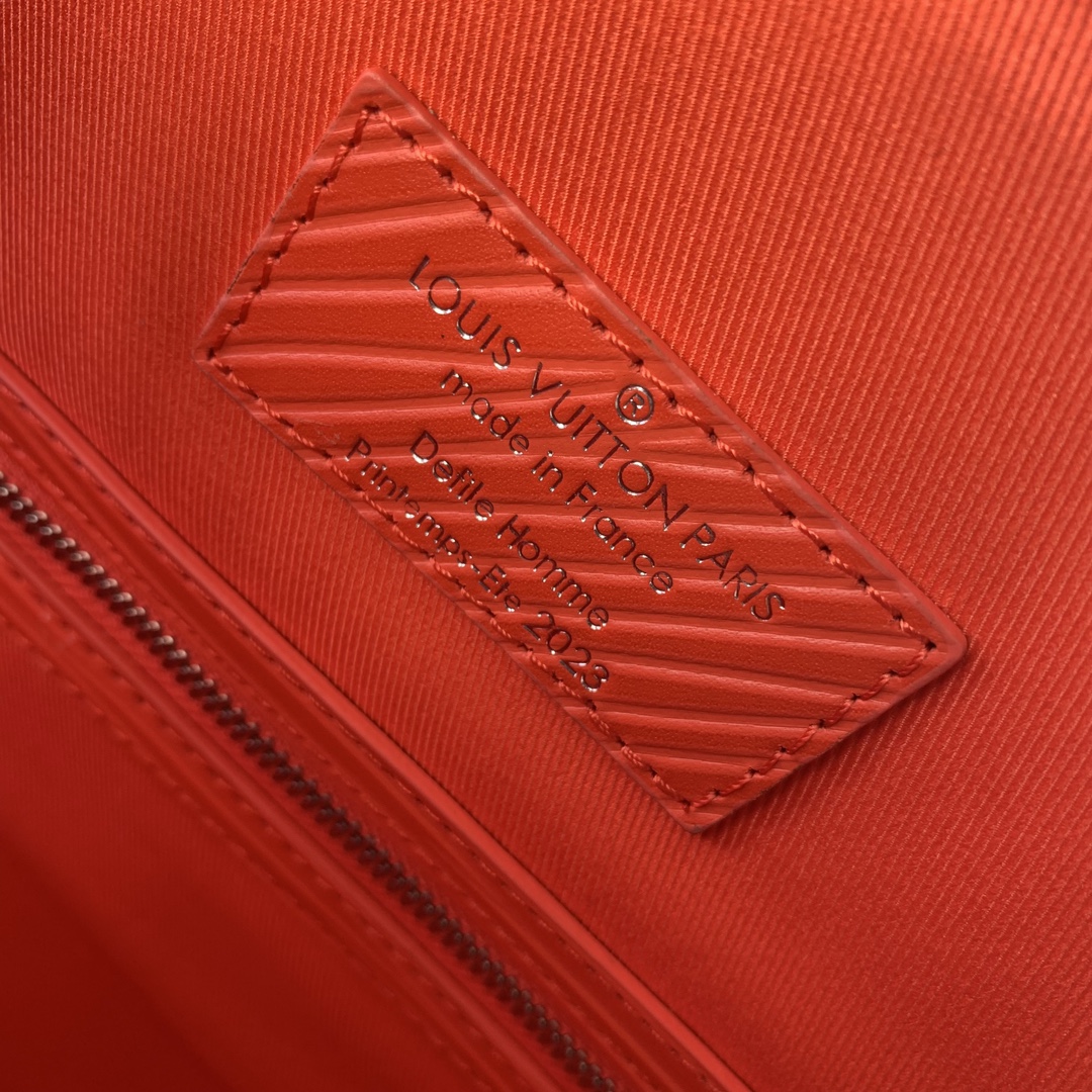 l0*is V*t0n alma travel bag-64 x 42 x 22cm