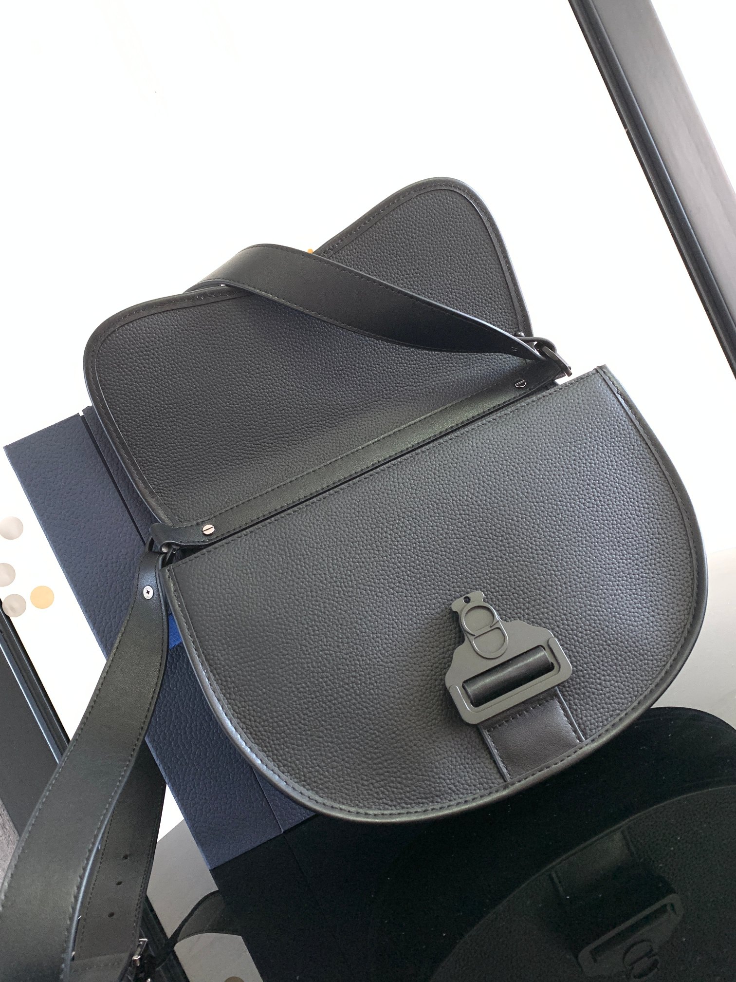 D*or gallop messenger bag-28 x 22 x 7 cm
