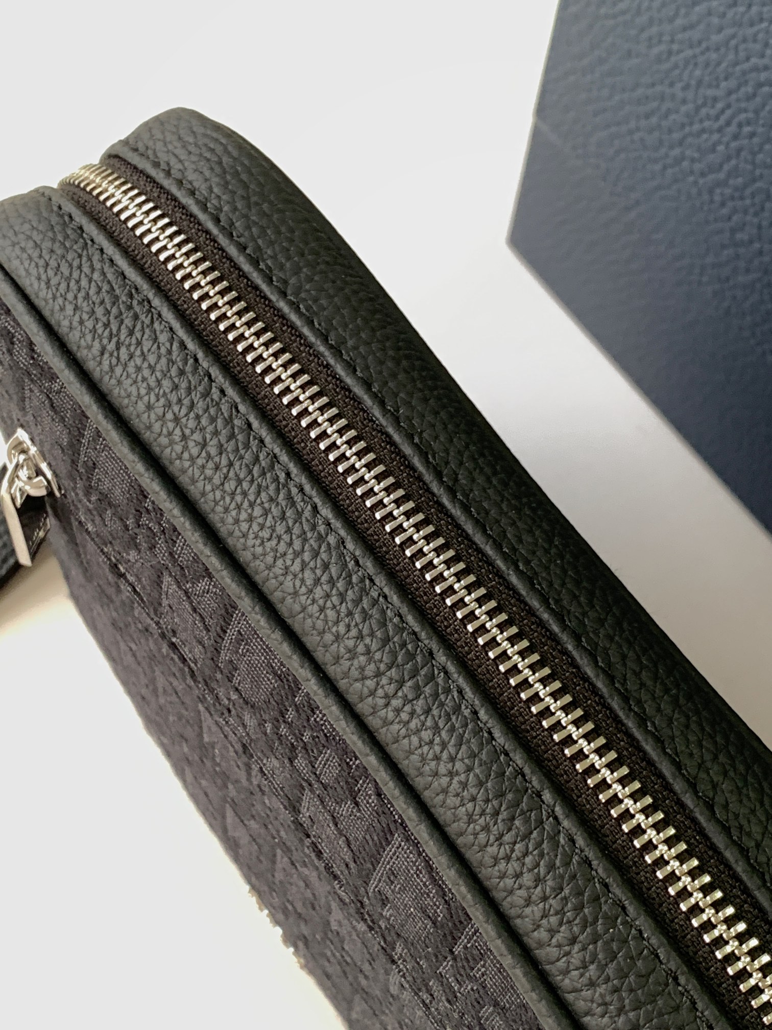 D*or pouch-24 x 15.5 x 5.5cm