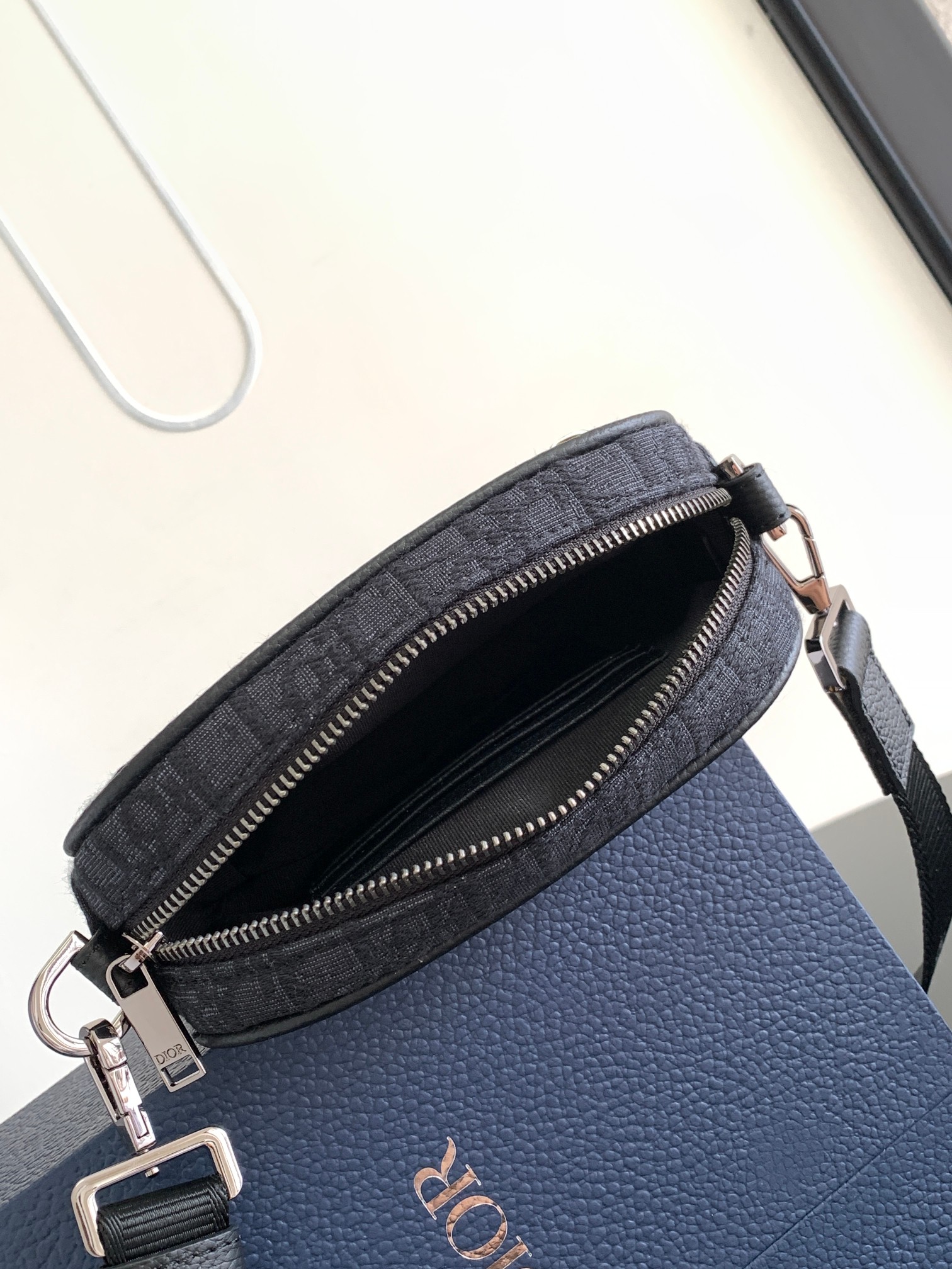 D*or safari messenger bag-17 x 12.5 x 4cm