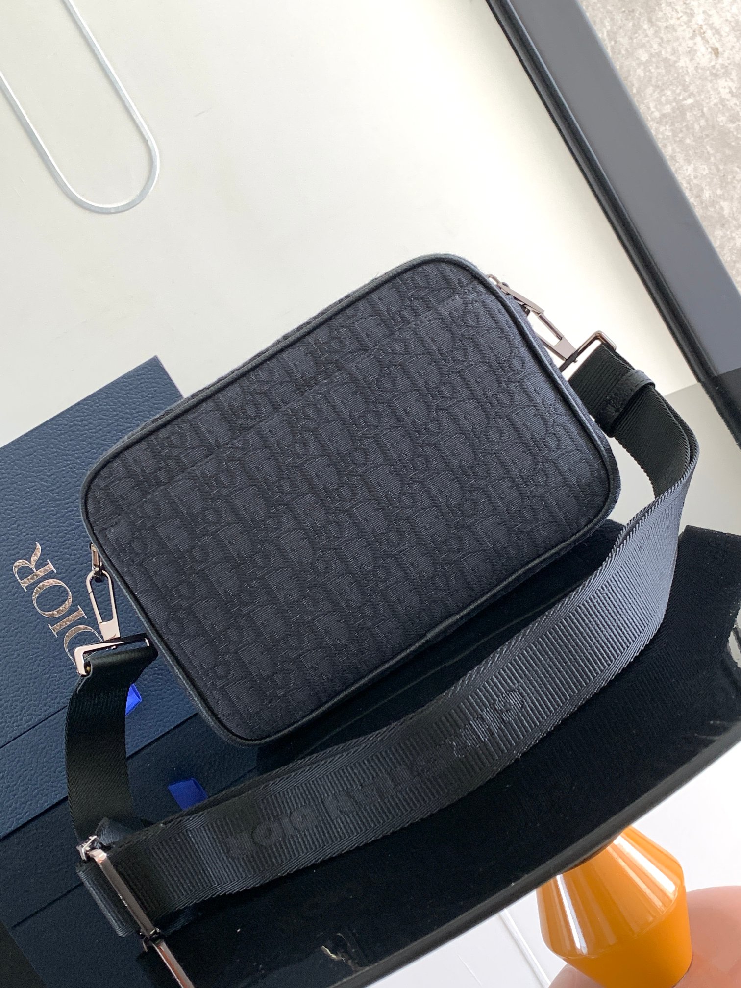D*or safari messenger bag-26 x 17 x 7cm