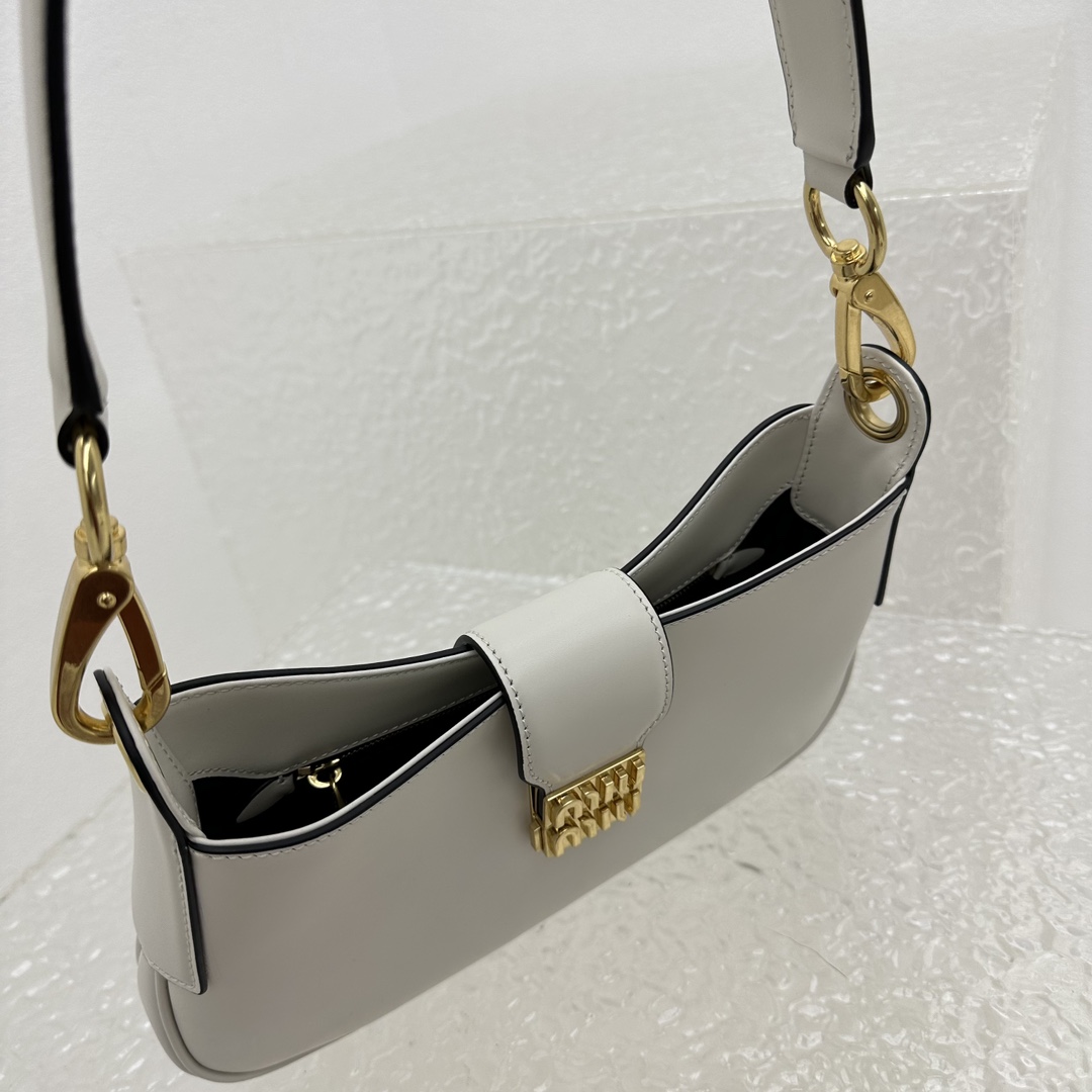 M*um*u city calf hobo bag-28*15*4cm