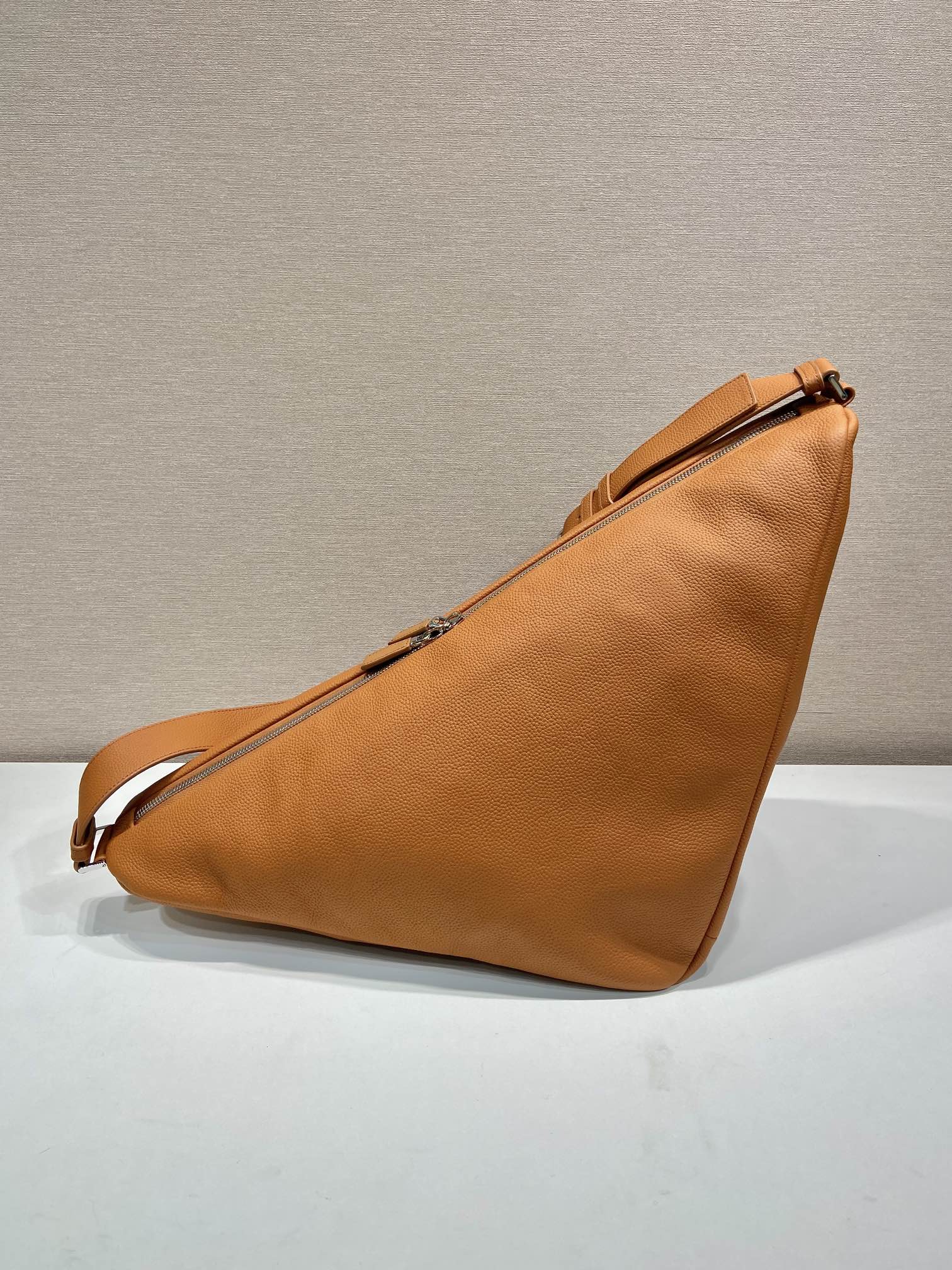 Pra*a 2vy007 triangle bag-22.5*31*28cm