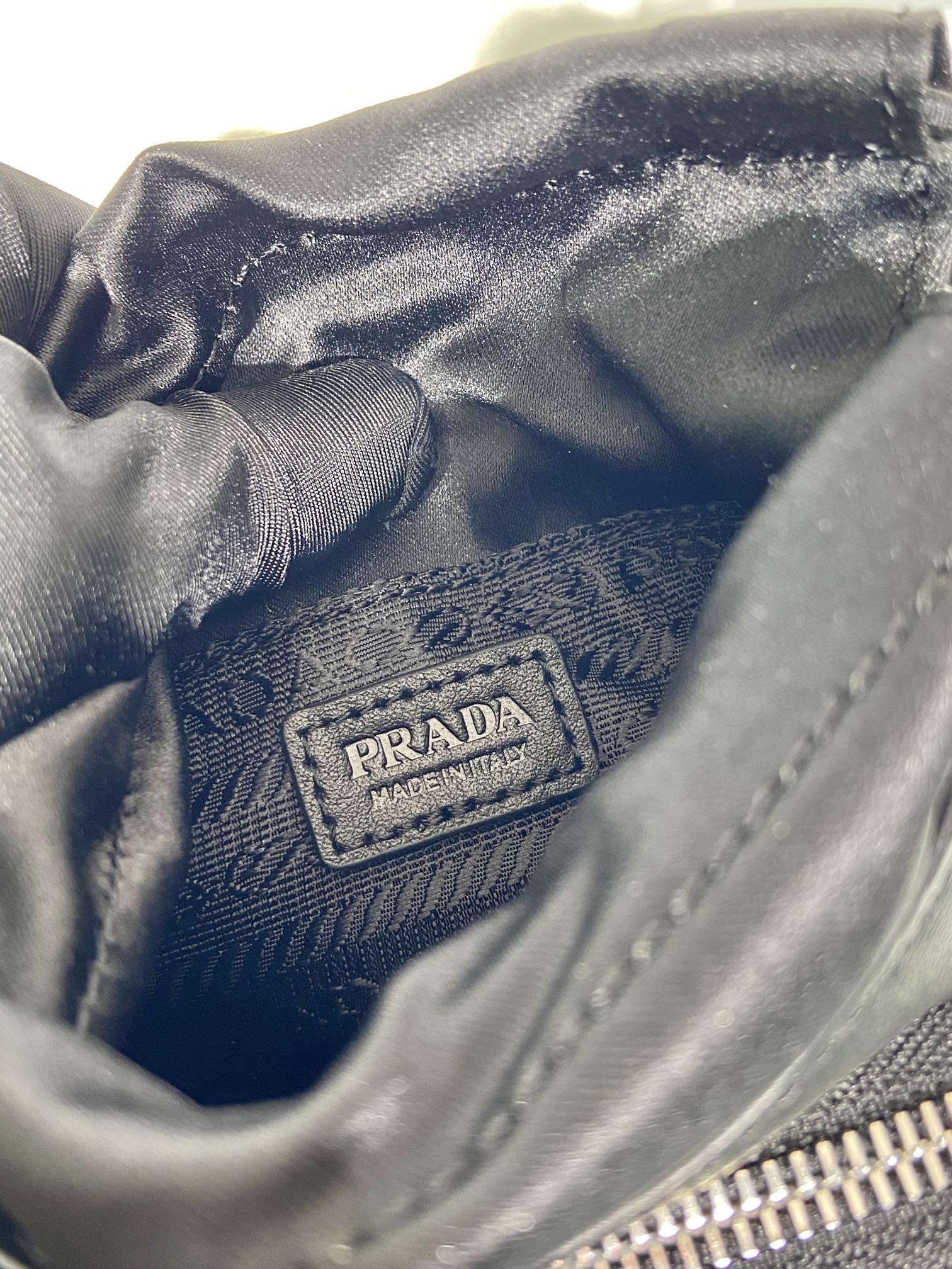 Pra*a mobile phone bag -13*18m
