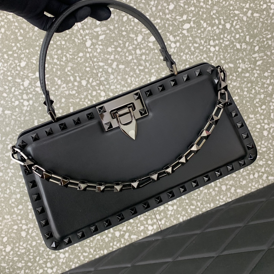 Va1e*ntin0 garavani rockstud 23 bag-28*14*8cm