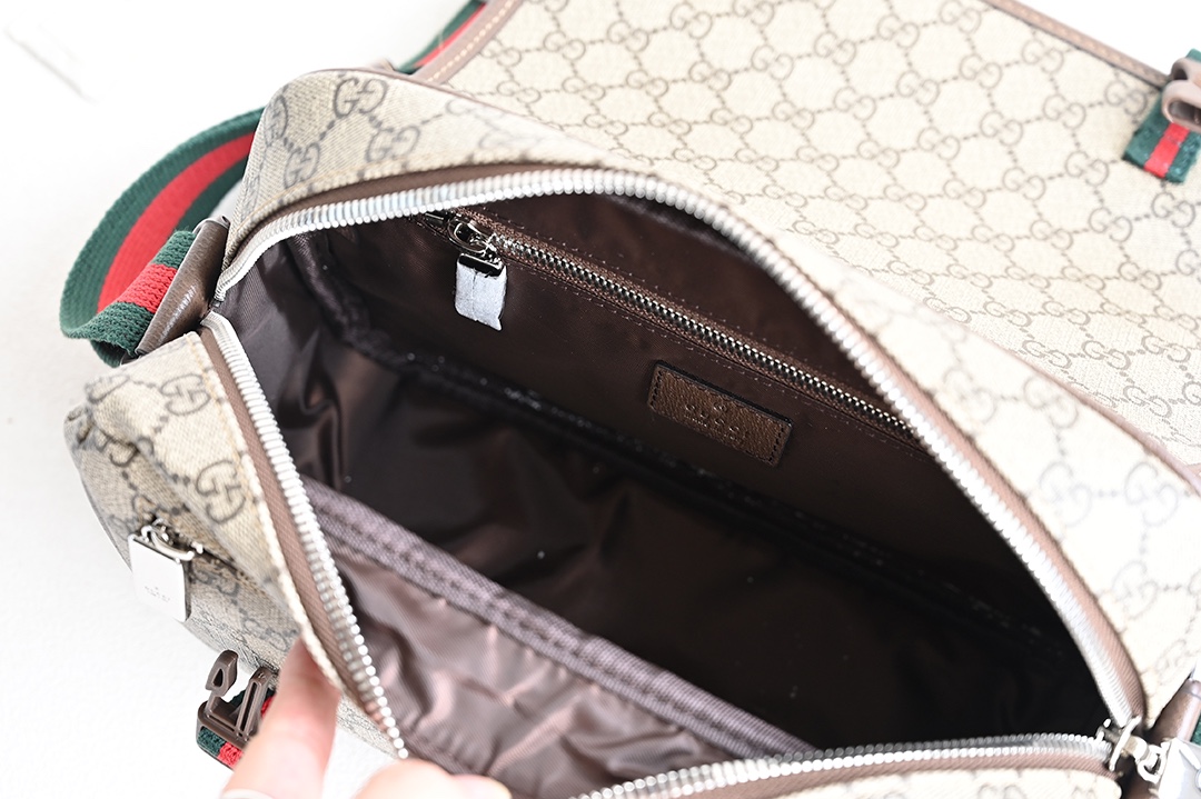 g*u*i gg S*p*e message bag-27*20*10cm