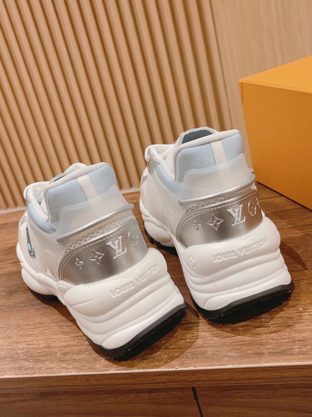 l0*is V*t0n run55 sneakers(eu35-eu41)