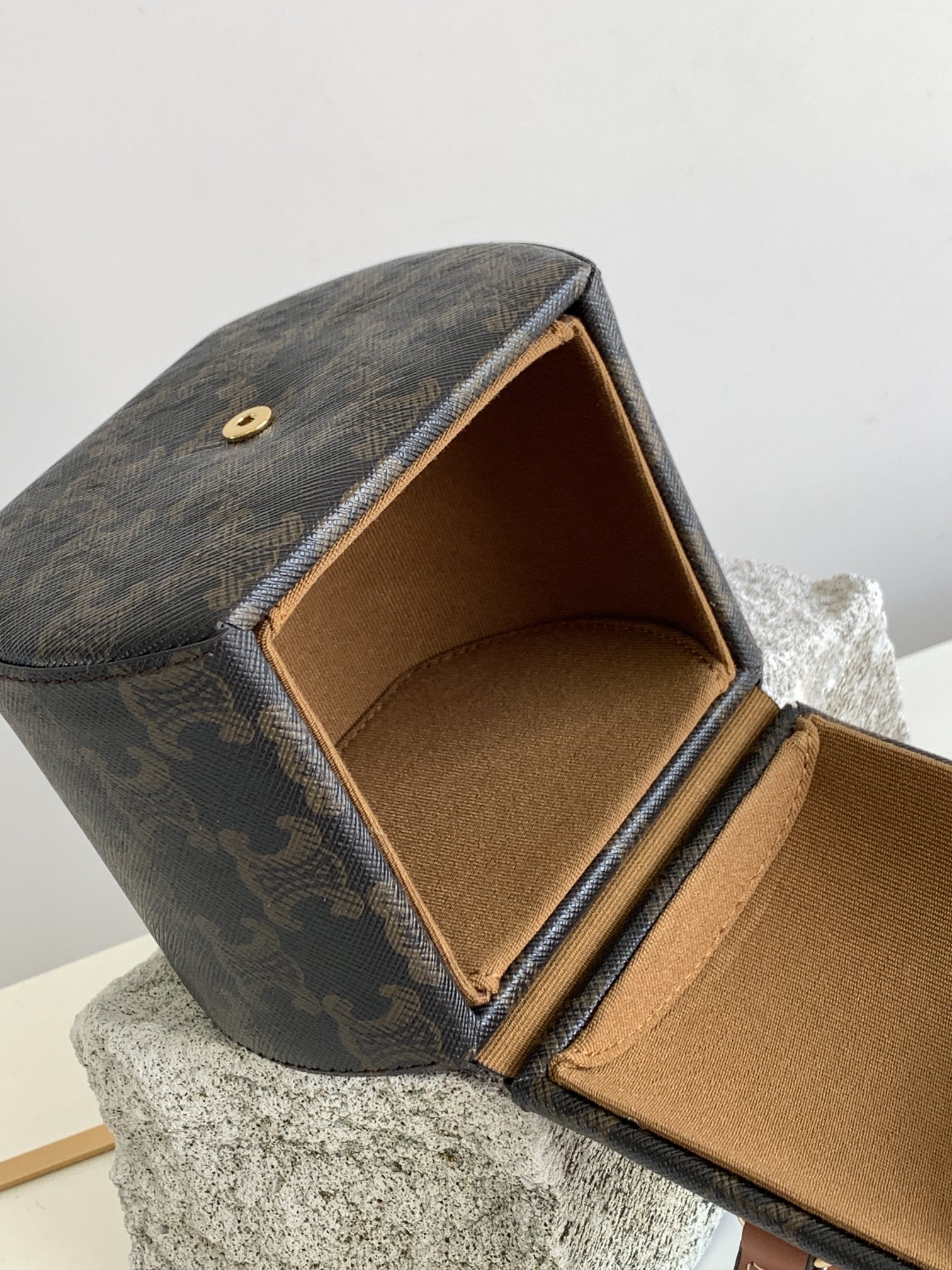 Ce**e round box triomphe bag-12x12x9cm