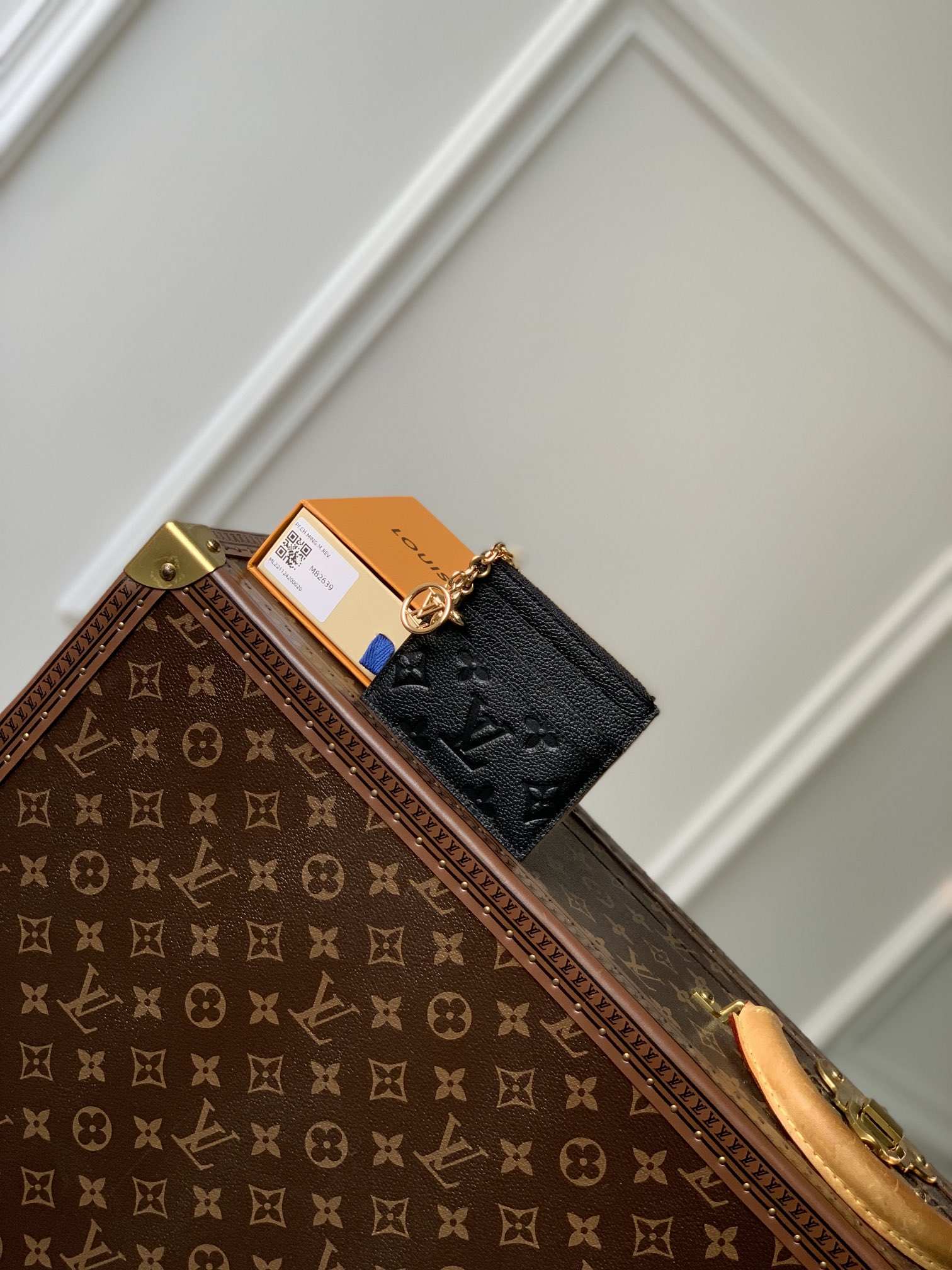 l0*is V*t0n wallet-10 x 8.5 x 0.4 cm