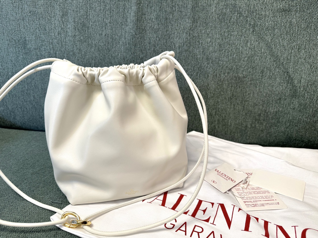 Va1e*ntin0 garavani vlogo pouf bag-23x19x14cm