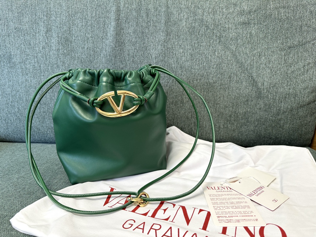 Va1e*ntin0 garavani vlogo pouf bag-23x19x14cm