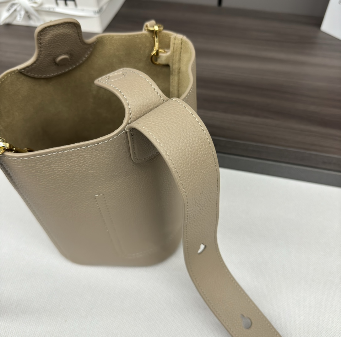 L0ew* mini pebble bucket bag-16*16*19.5cm