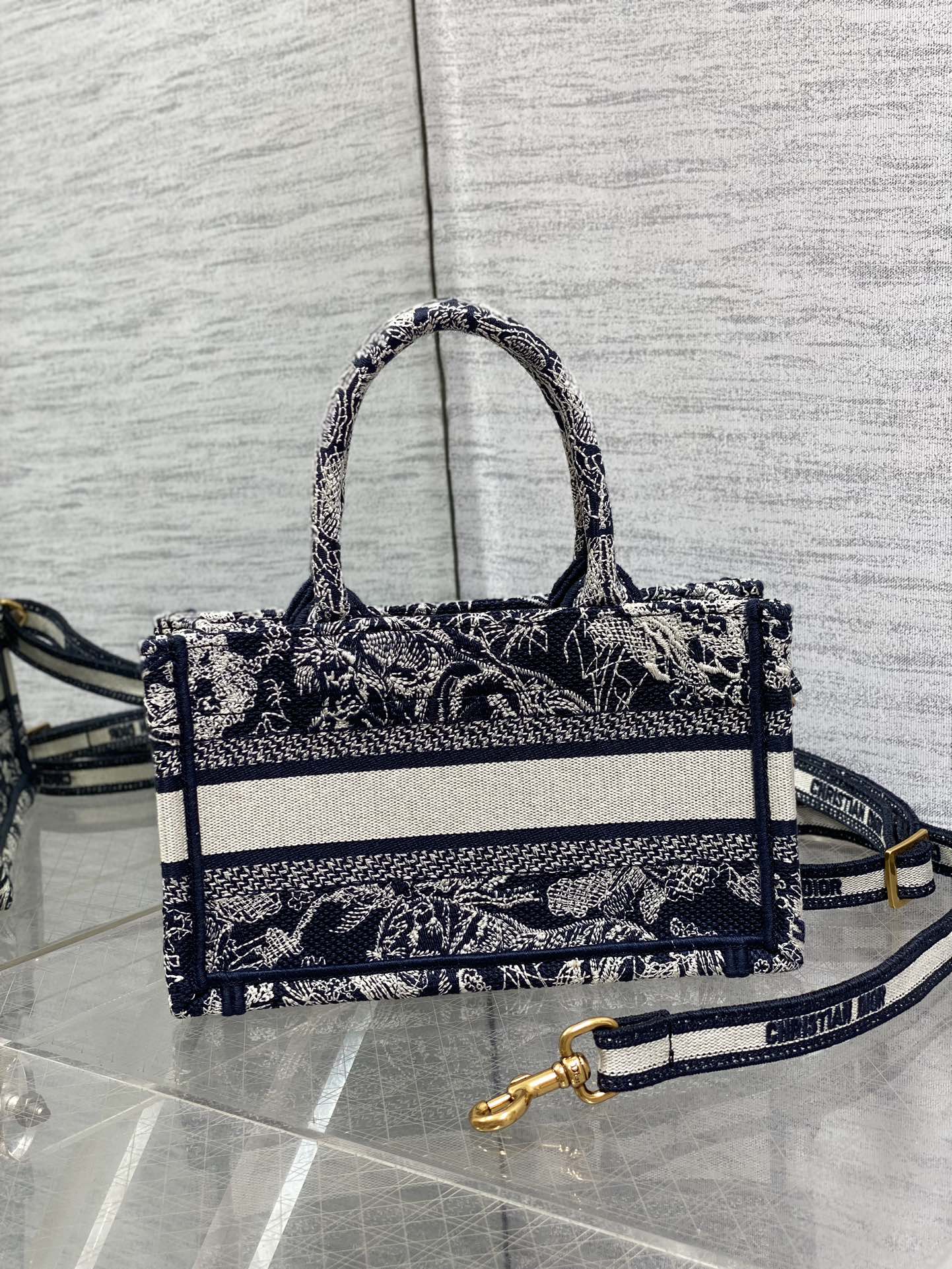 D*or book tote-21.5*13*7.5cm