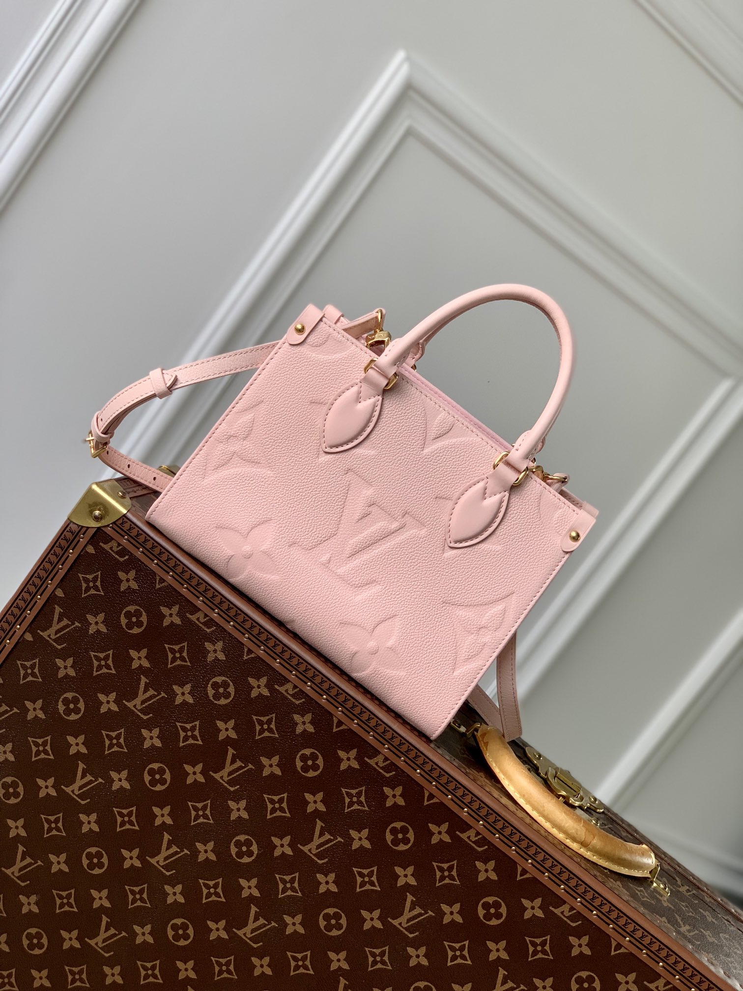 l0*is V*t0n onthego handbag-25*19*11.5 cm