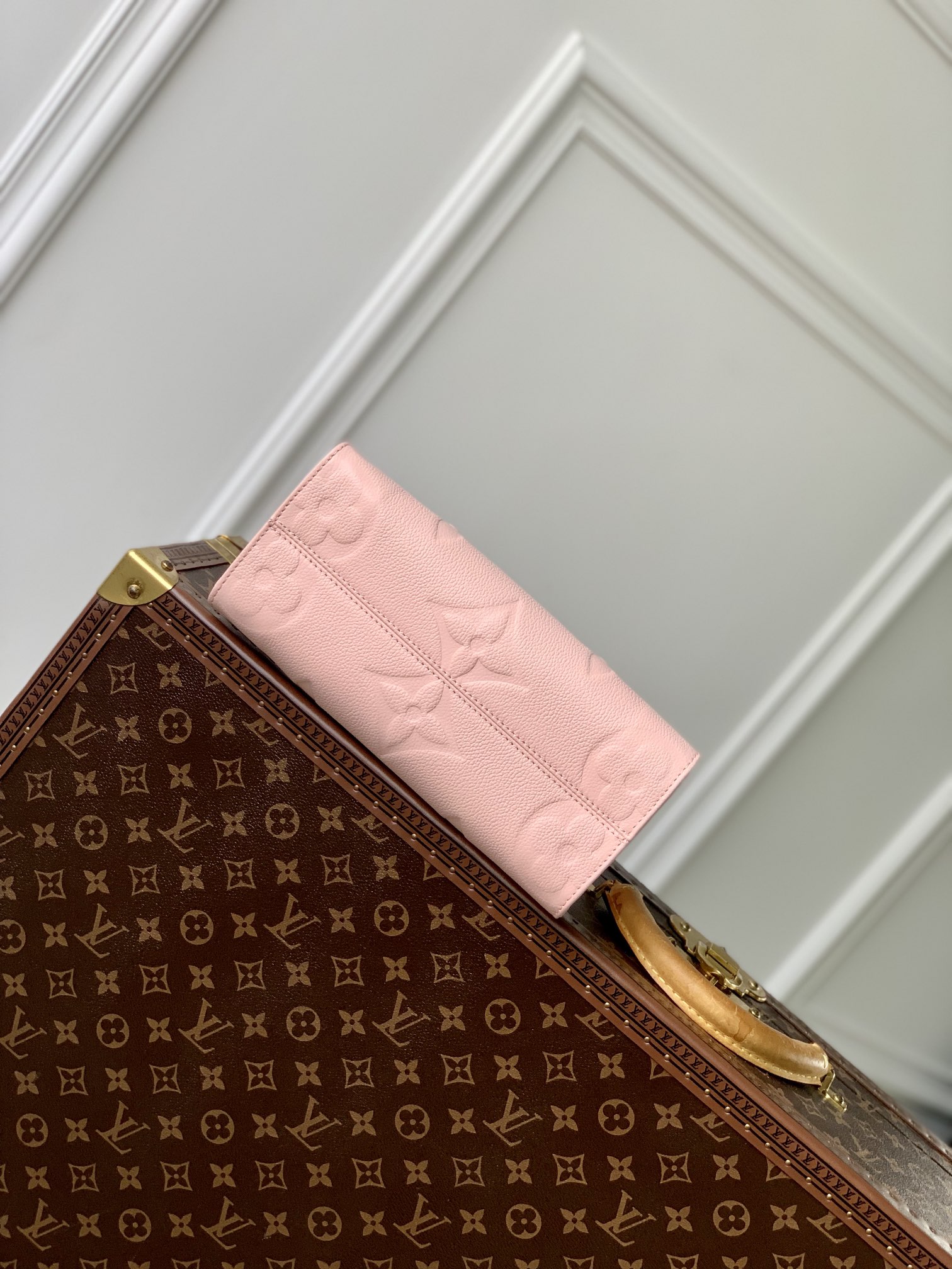 l0*is V*t0n onthego handbag-25*19*11.5 cm