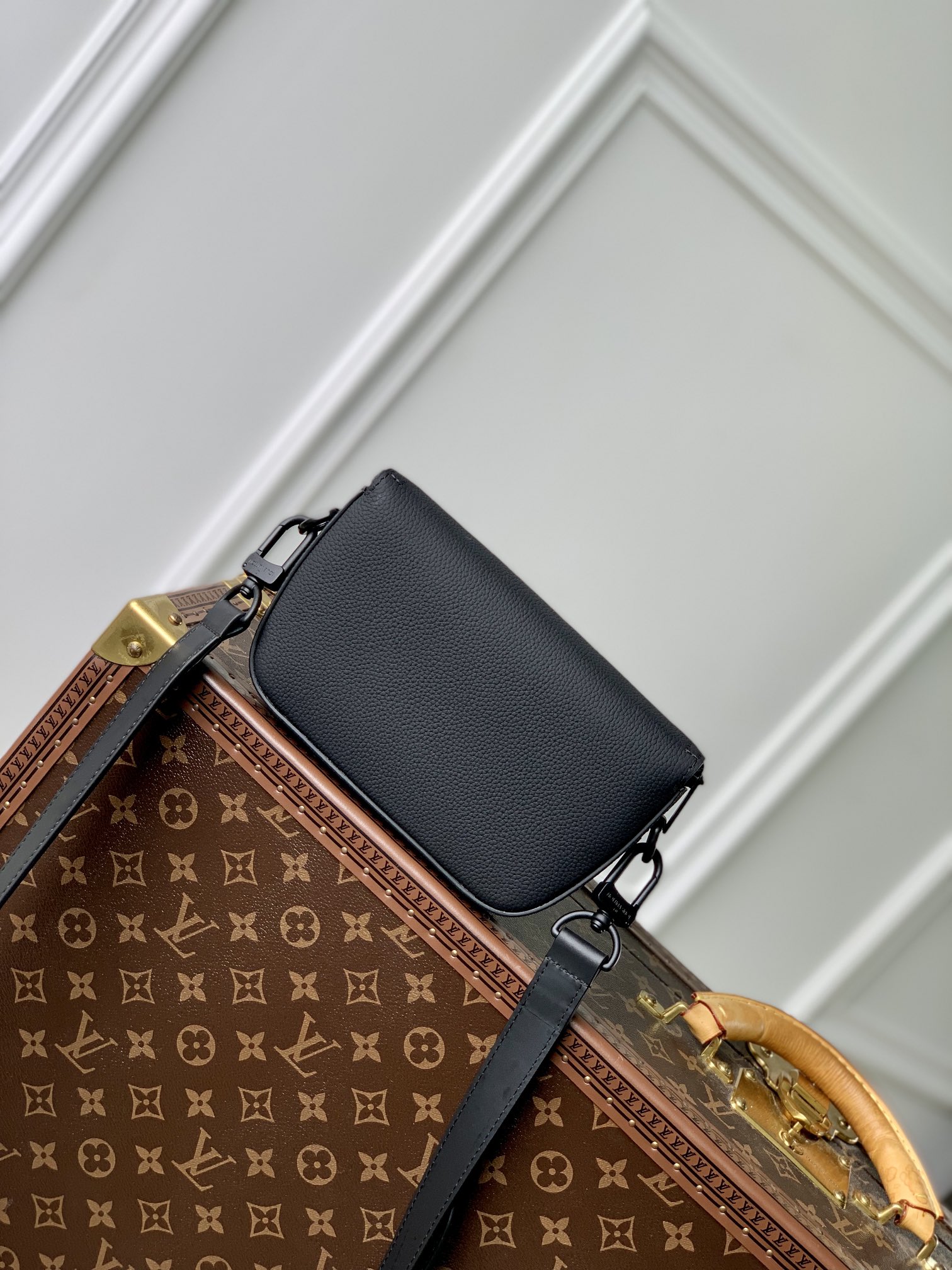 l0*is V*t0n pilot bag-m83563-20 x 12 x 5.5cm