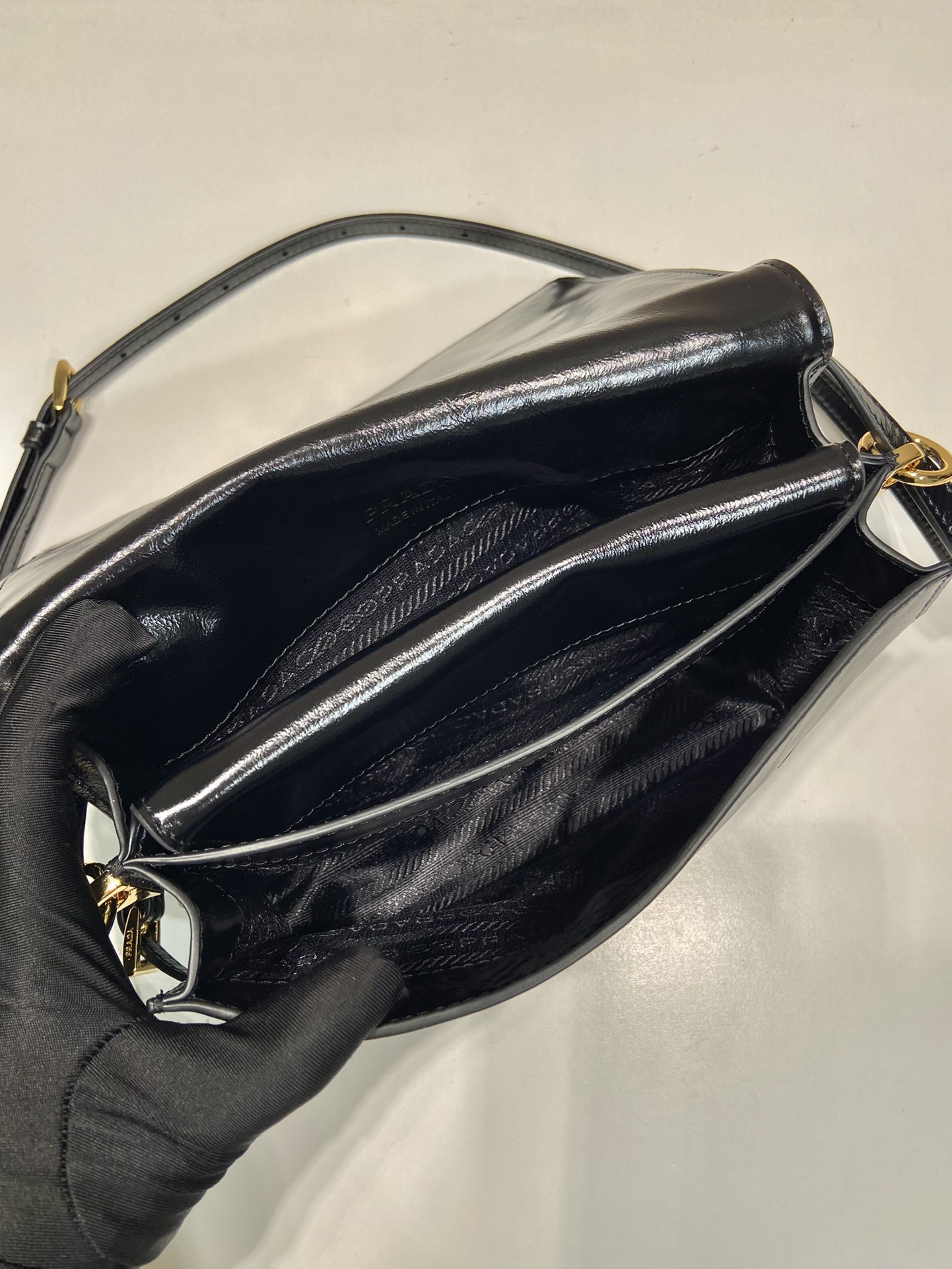 Pra*a 1bd082 messenger bag-23*15*8.5cm