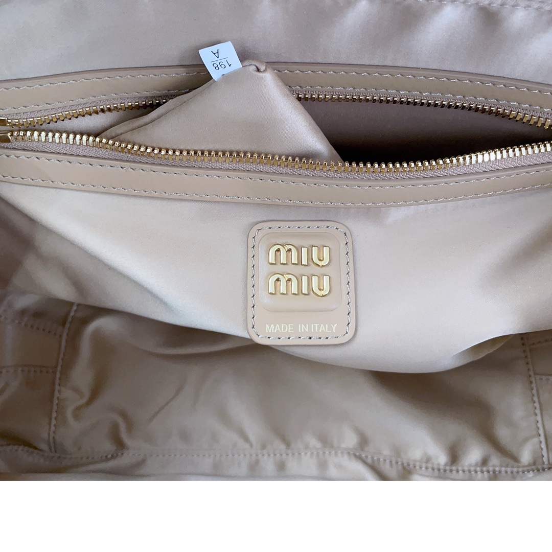 M*um*u leather top handbag-34x23x12cm