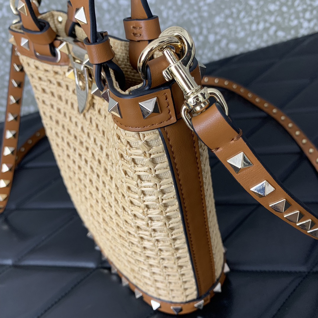 Va1e*ntin0 garavani rockstud bucket in woven raffia-16*19*8.5cm