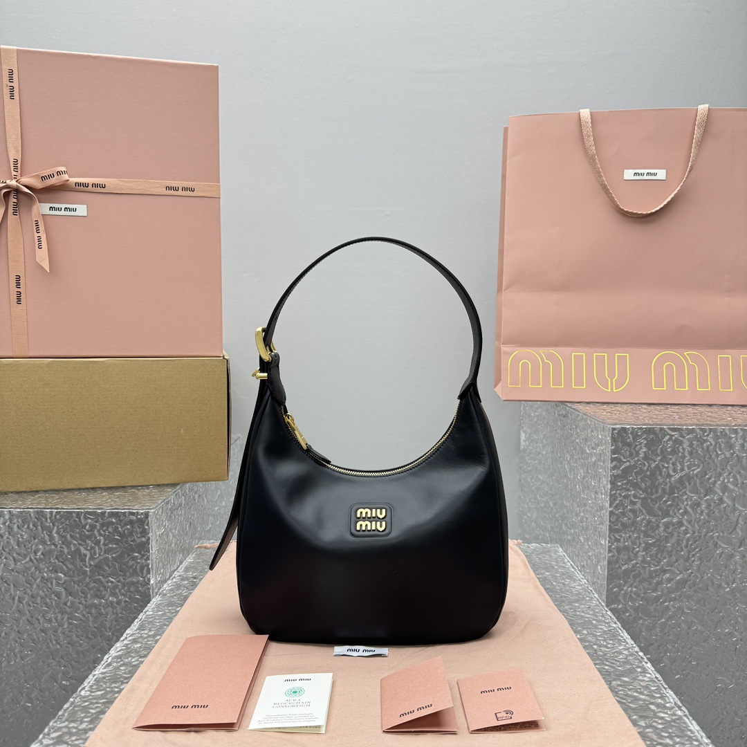 M*um*u black leather hobo bag-27*8*20cm