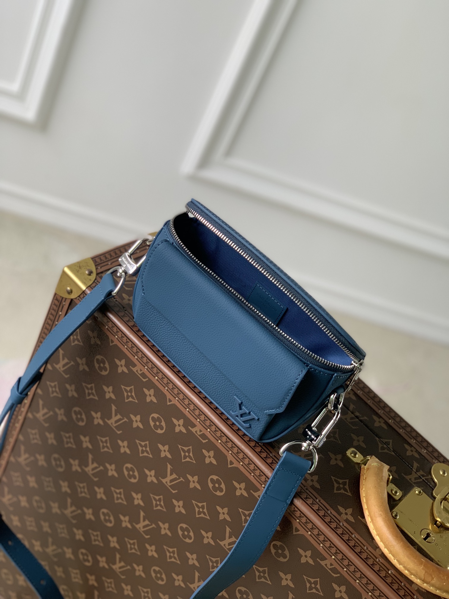 l0*is V*t0n pilot bag-m83563-20 x 12 x 5.5cm