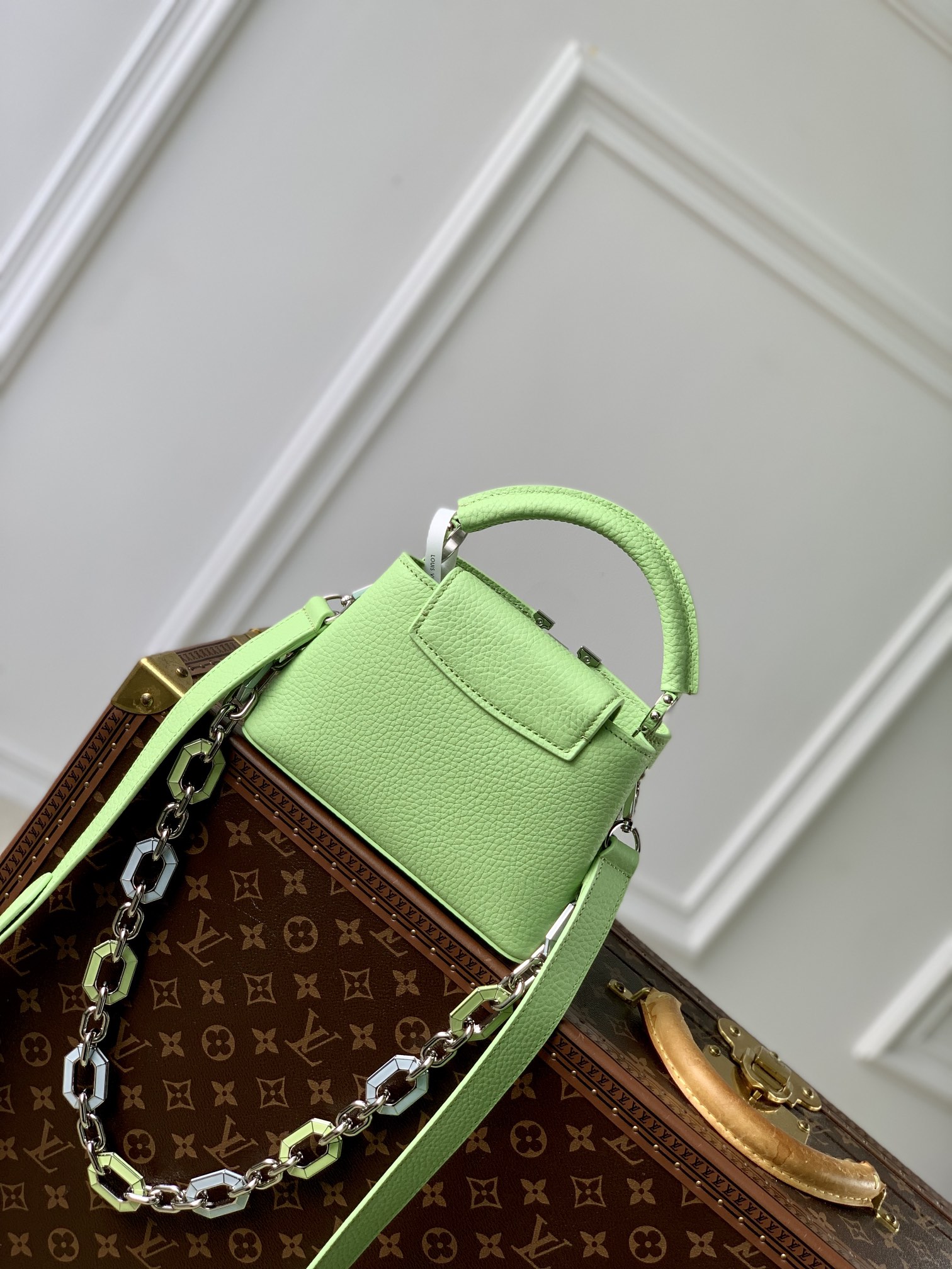 l0*is V*t0n capucines handlebag
