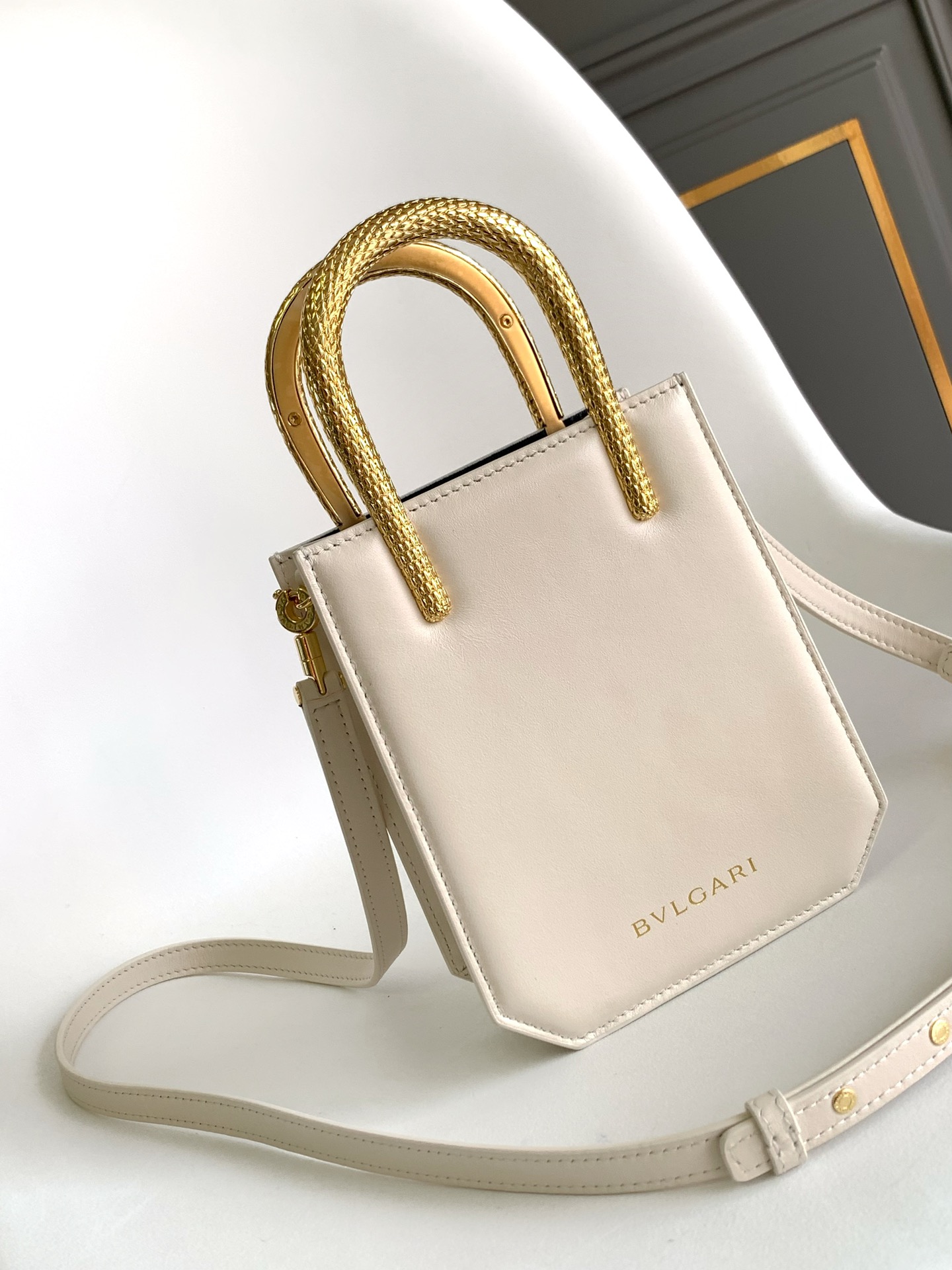 B*l*ai serpentine tote bag-13 x 17.5 x 5.5 cm