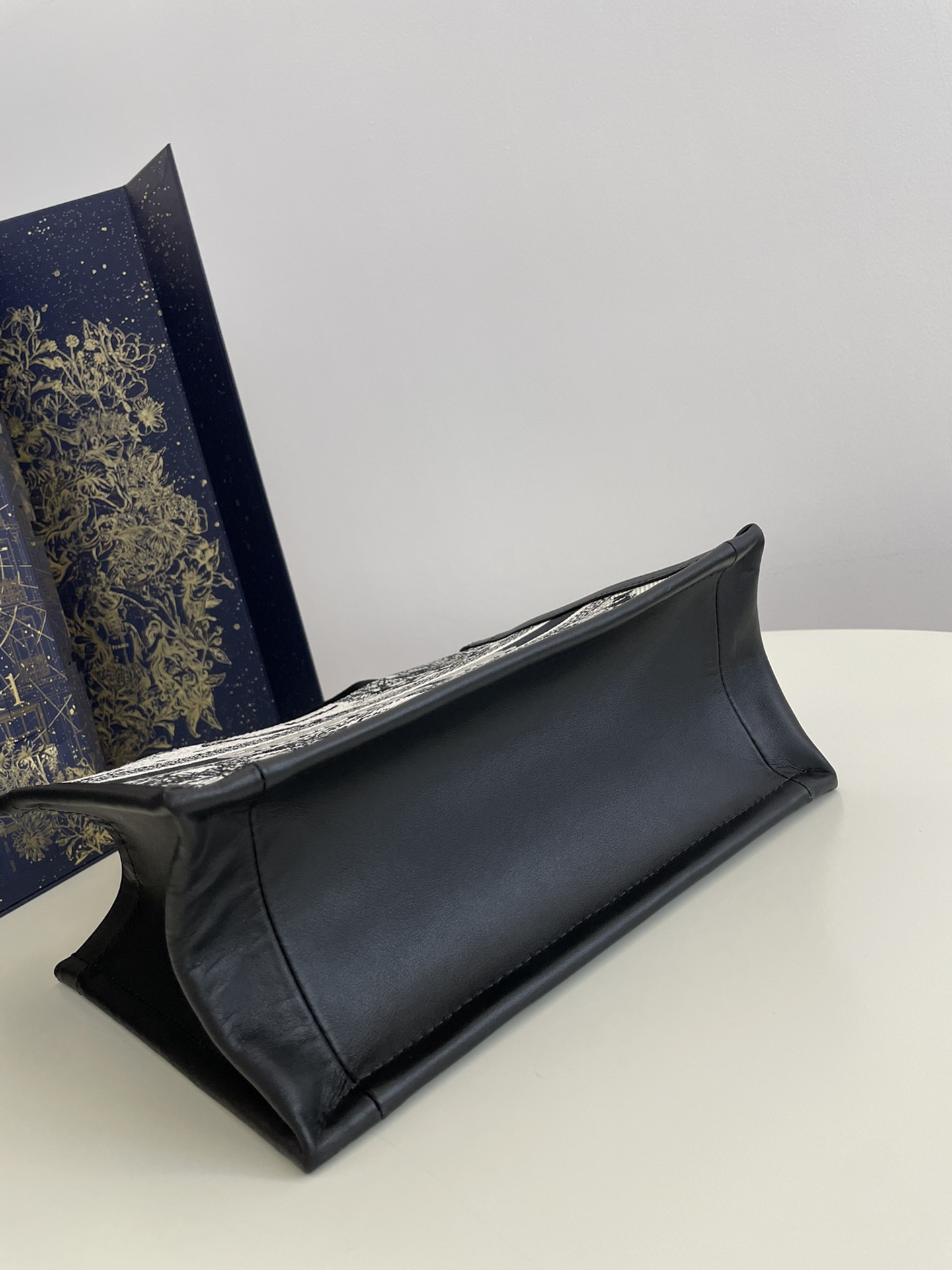 D*or small book tote-26*8*22cm