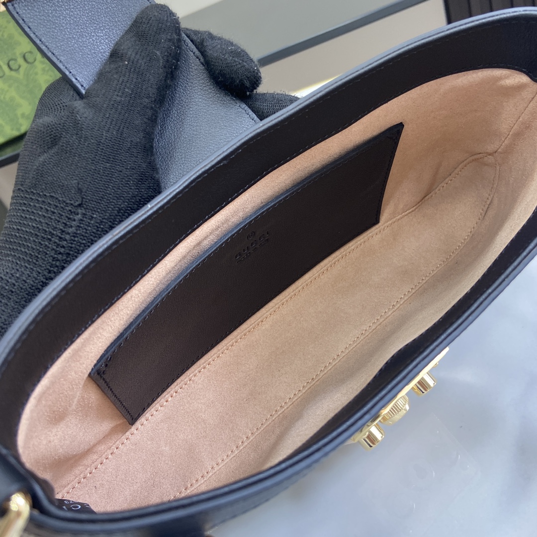 G*u*i padlock bag-26.5 x 13.5 x 4.5cm