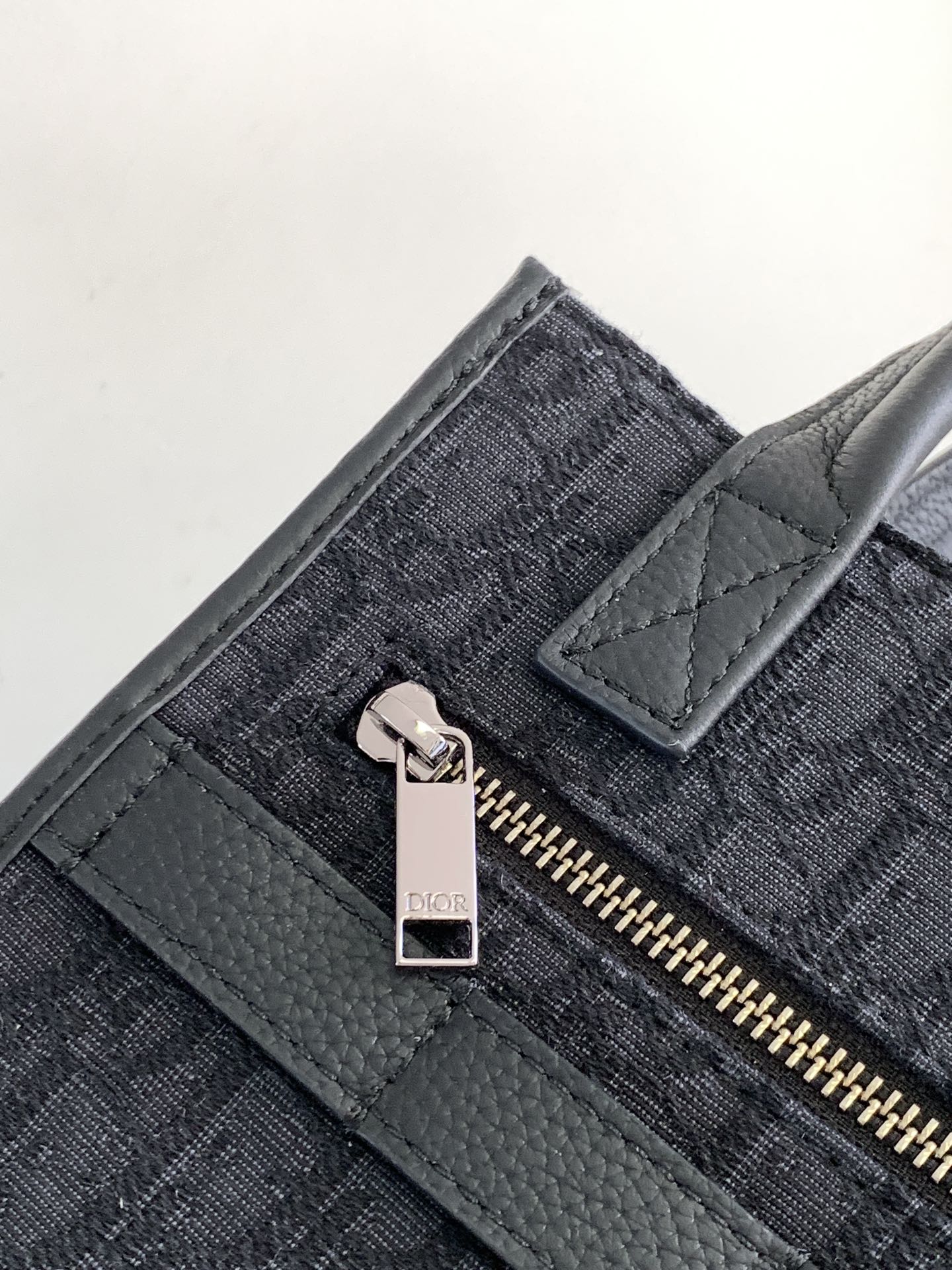 d*or safari Nor*h-south bag-21 x 23.5 x 7.5cm