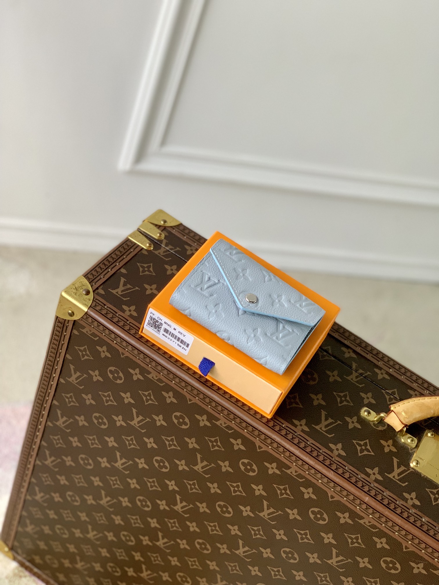 l0*is V*t0n wallet-9 x 11.5 x 1.5cm