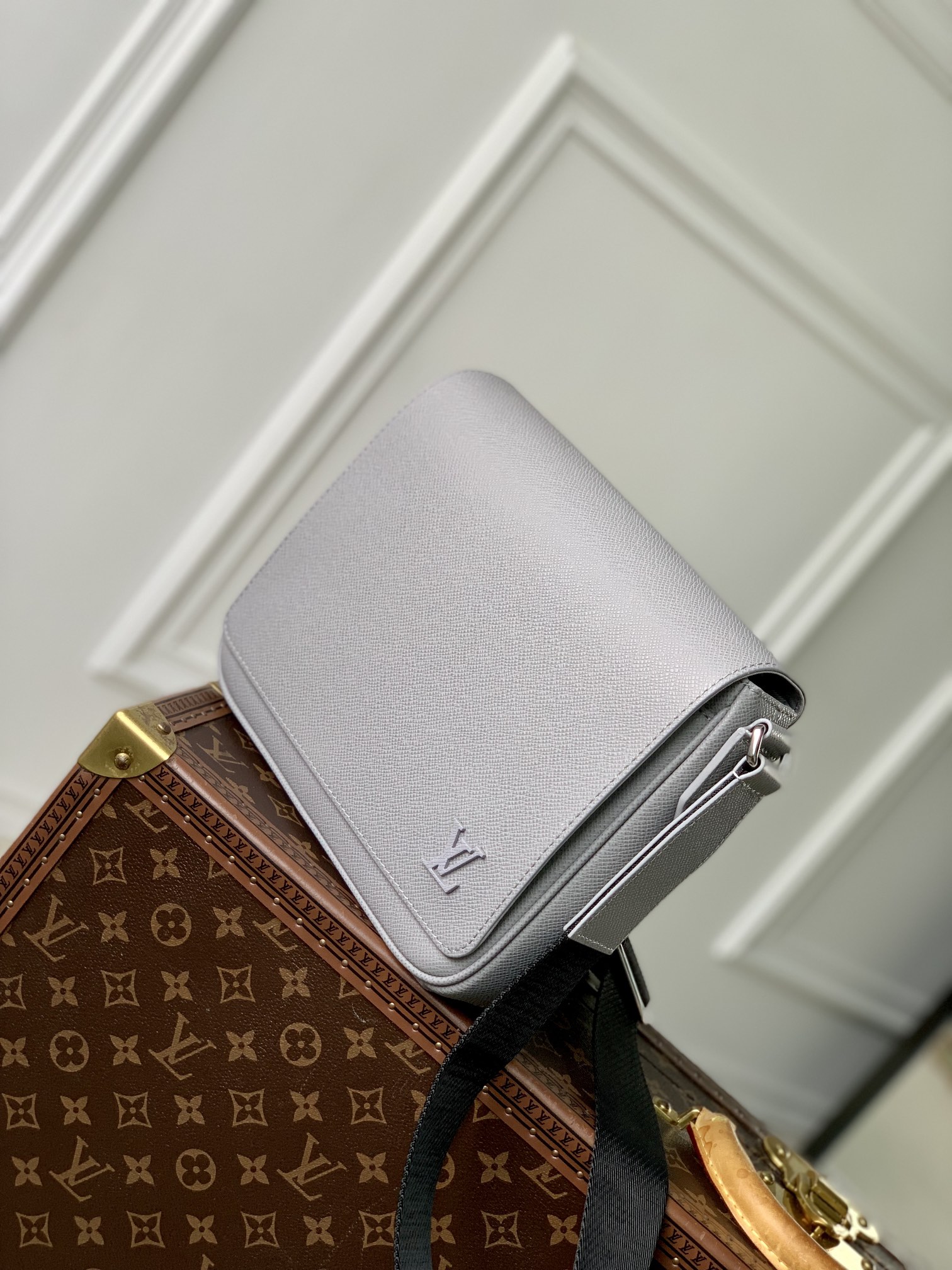 l0*is V*t0n district messenger bag-m46255-26*20*7cm