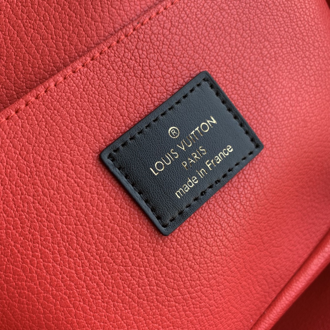 l0*is V*t0n nice bb cosmetis bag-18 x 14.5 x 24cm