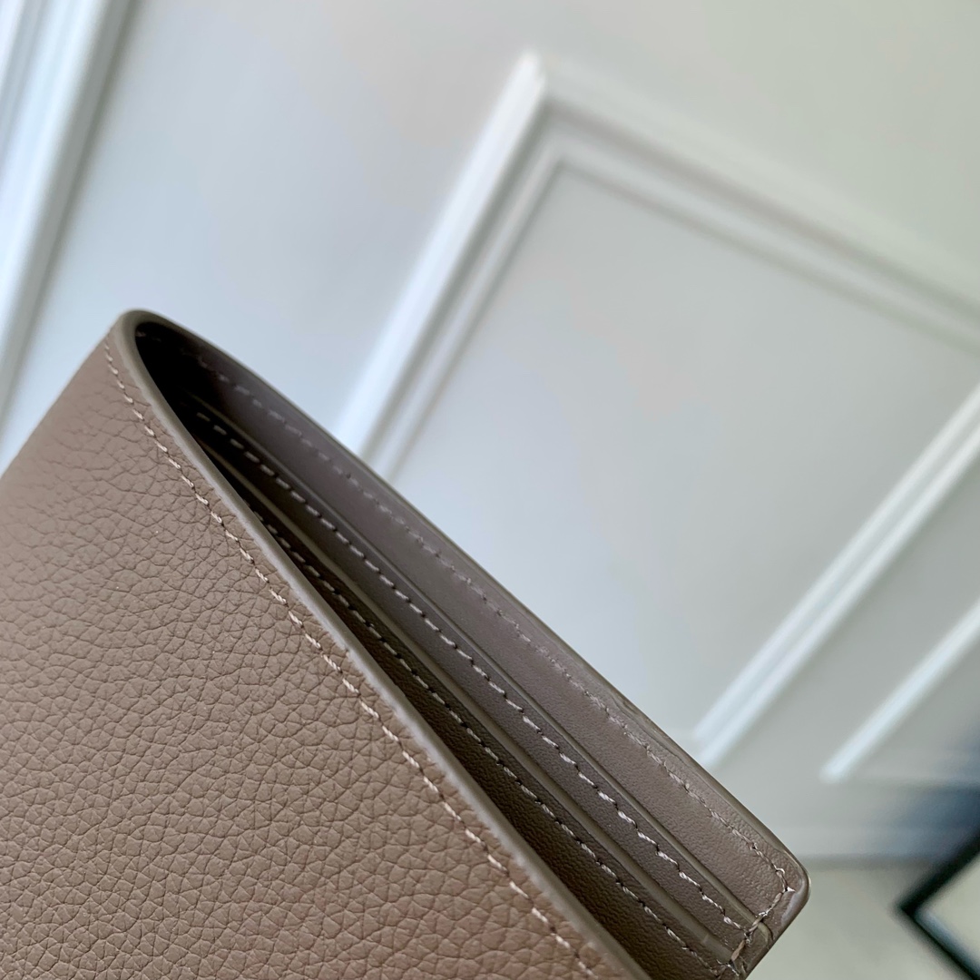 l0*is V*t0n aerogram wallet-8 x 11 x 1 cm