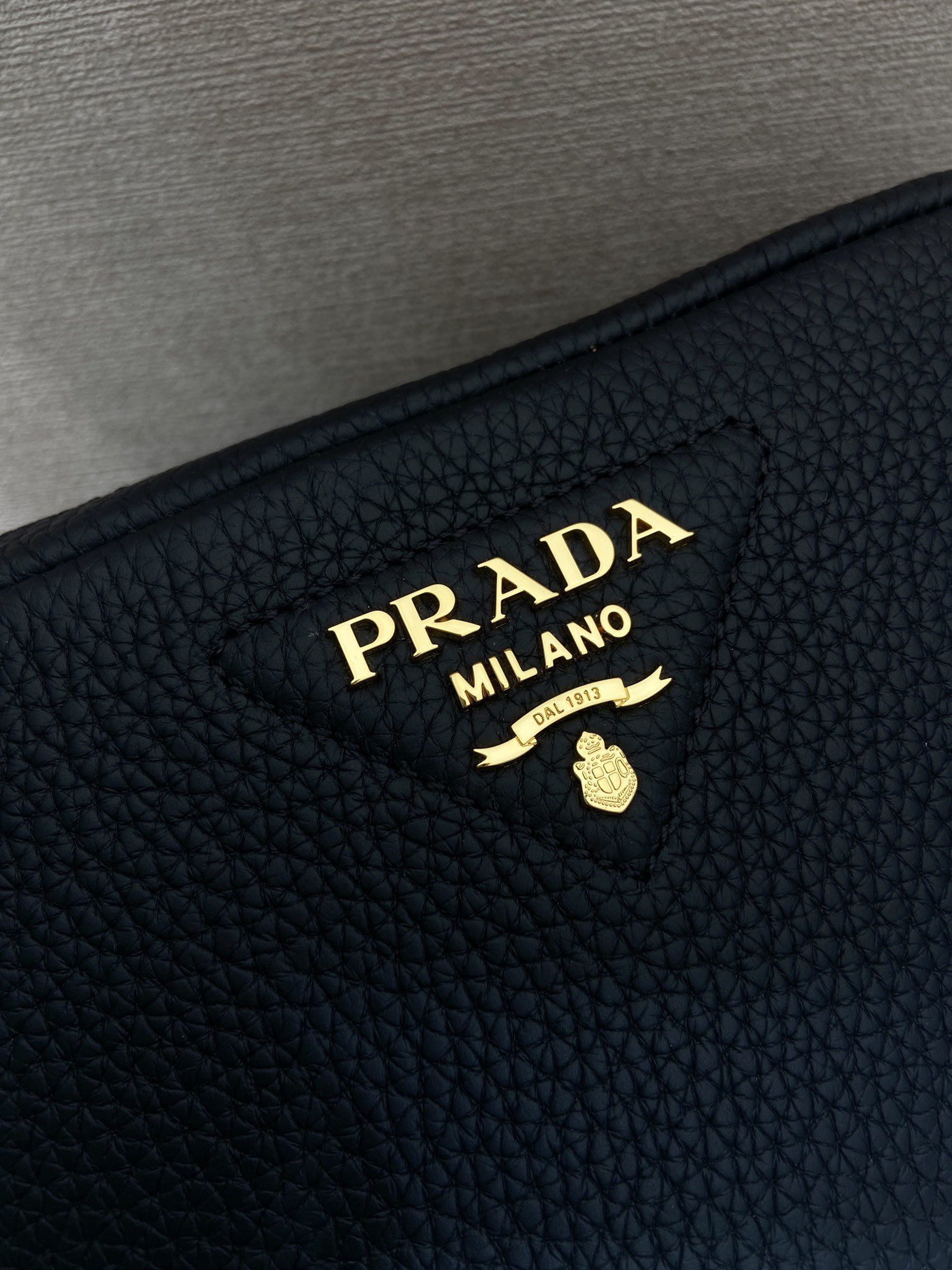 Pra*a 1bd082 messenger bag-22*14*8cm
