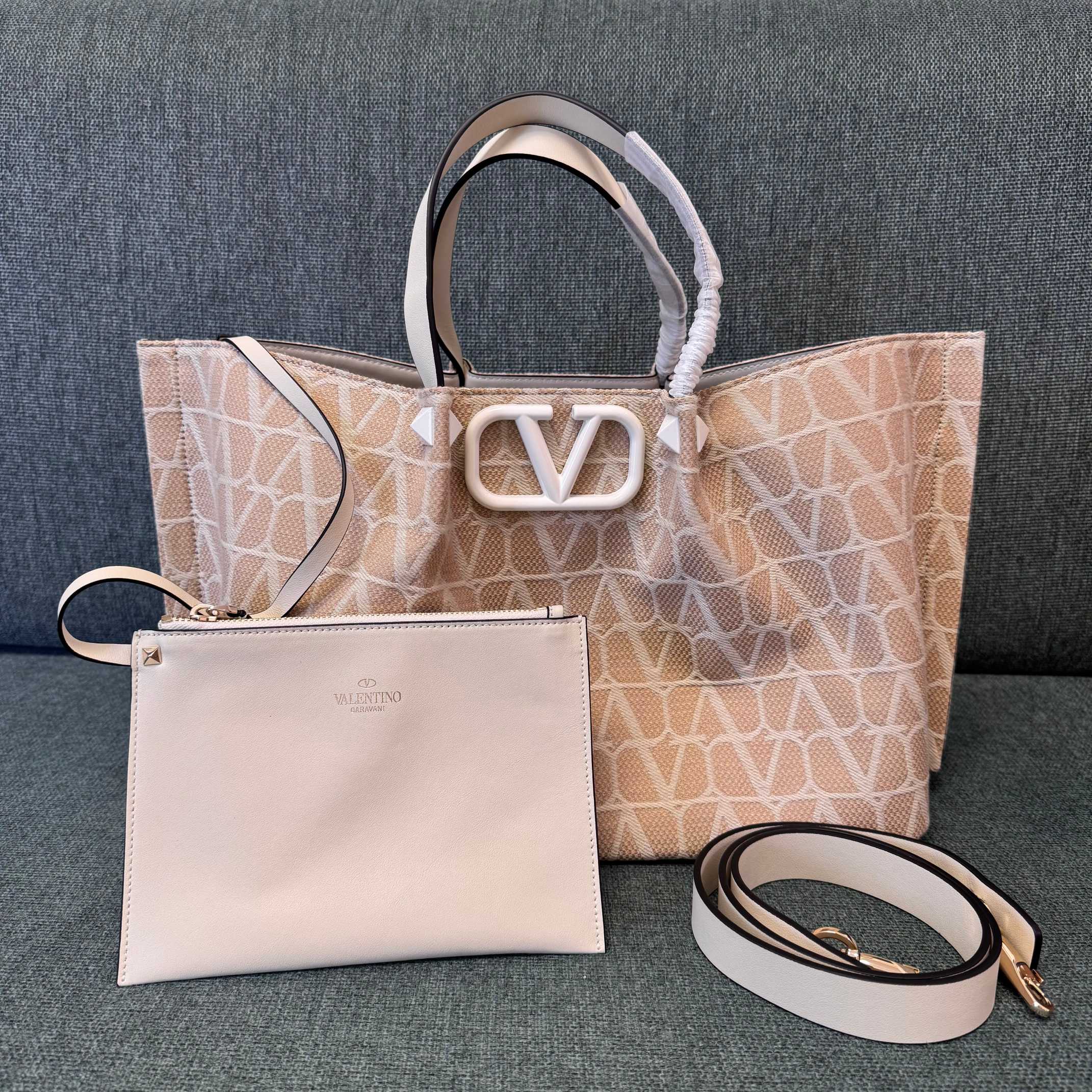 Va1e*ntin0 garavani toile iconographe raffia tote bag